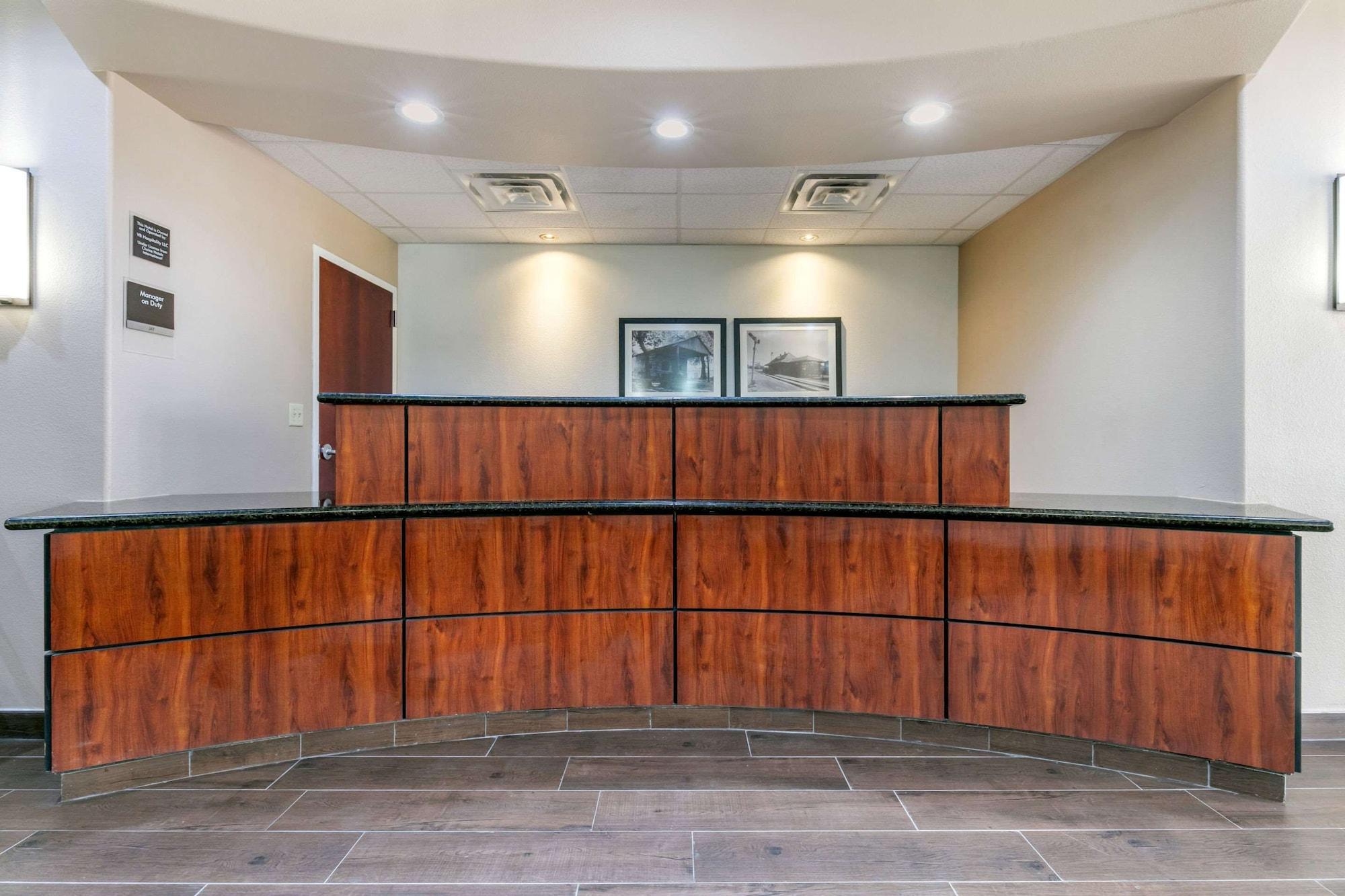 Vista Lobby Comfort Inn & Suites Van Buren - Fort Smith