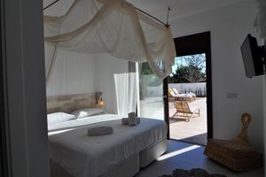 Alquiler Vacacional - VILLA AZURO: IBIZA style villa with private heated pool, near PADEL track