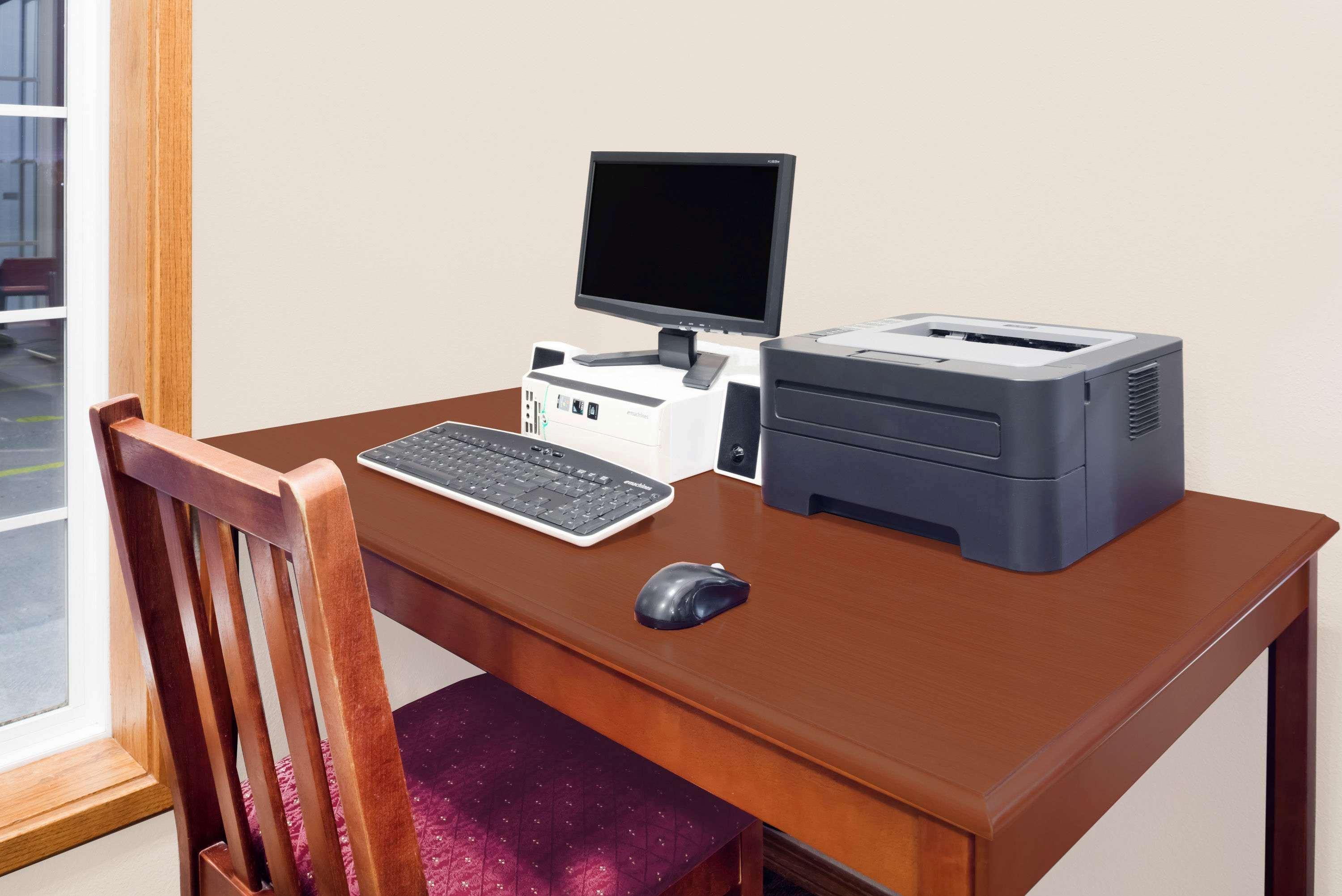 Centro de Negocios Super 8 by Wyndham Bolivar