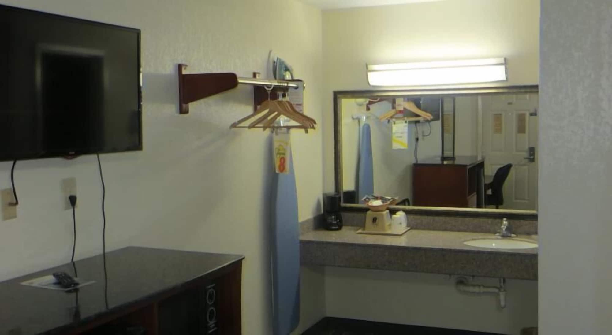 Set de Habitación Super 8 by Wyndham Pleasanton