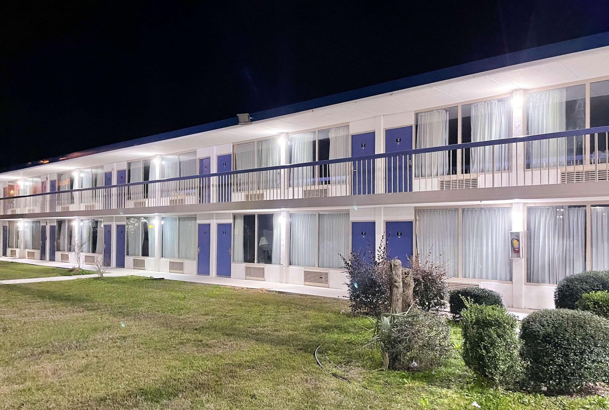 Vista Exterior Motel 6 Marianna, FL