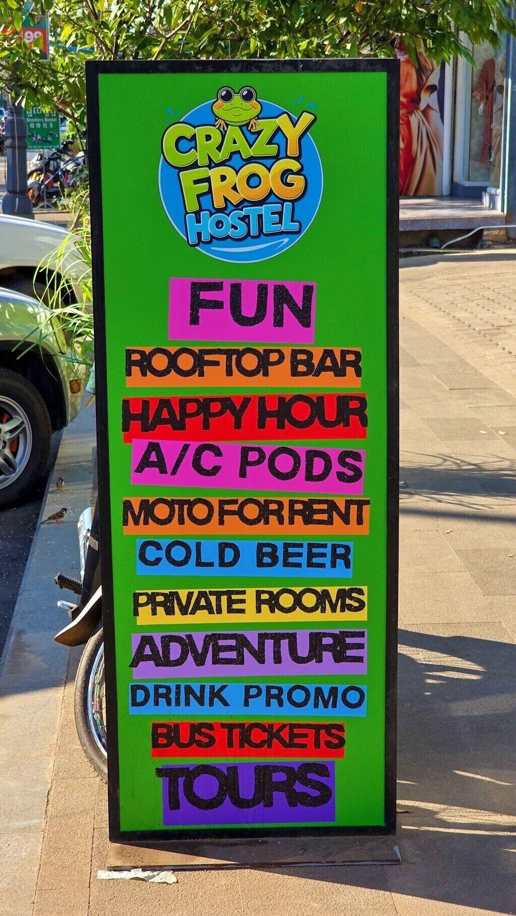 Varios Crazy Frog Hostel