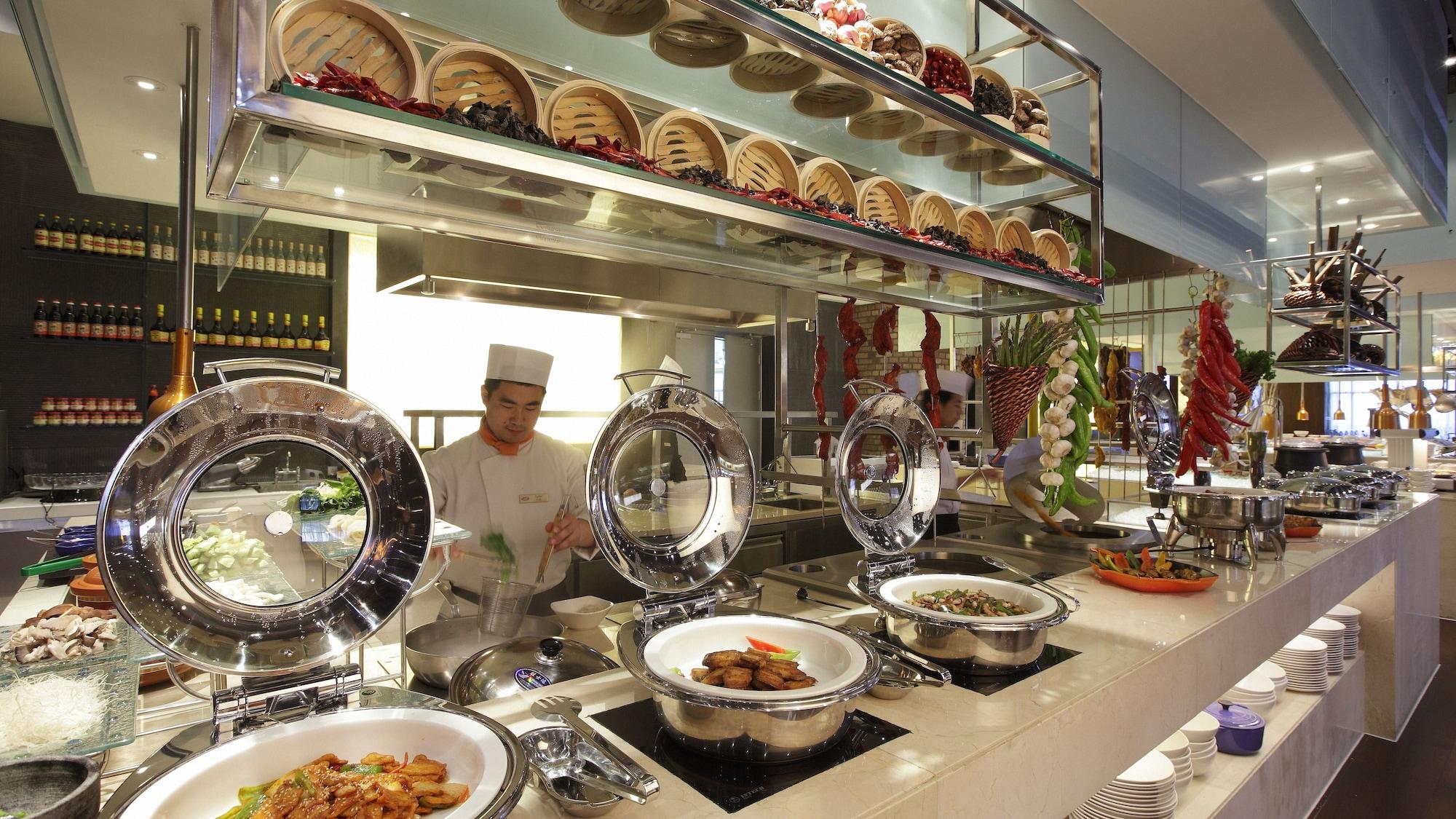 Restaurant Crowne Plaza Yantai Seaview by IHG