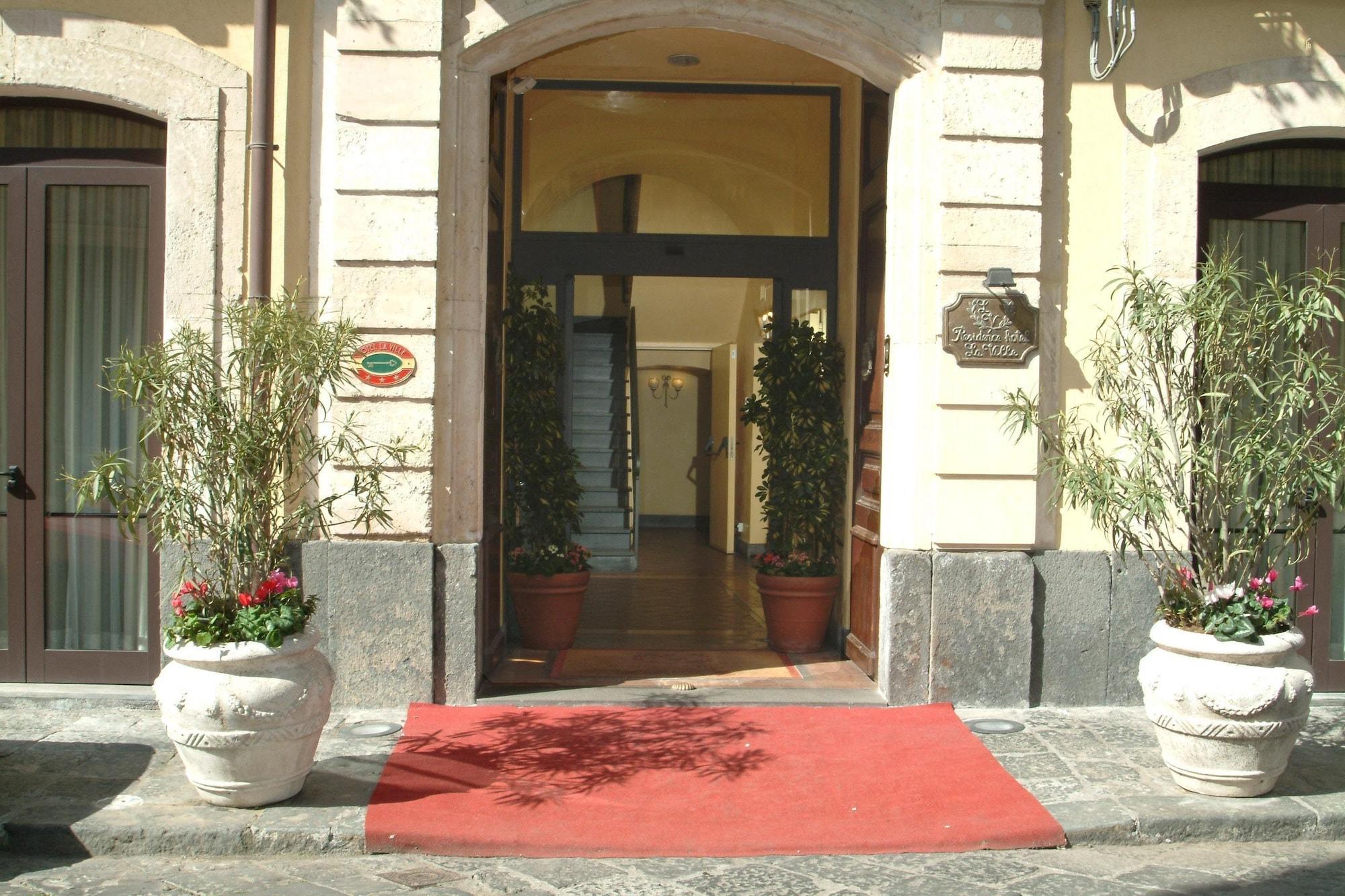 Vista Exterior Hotel La Ville