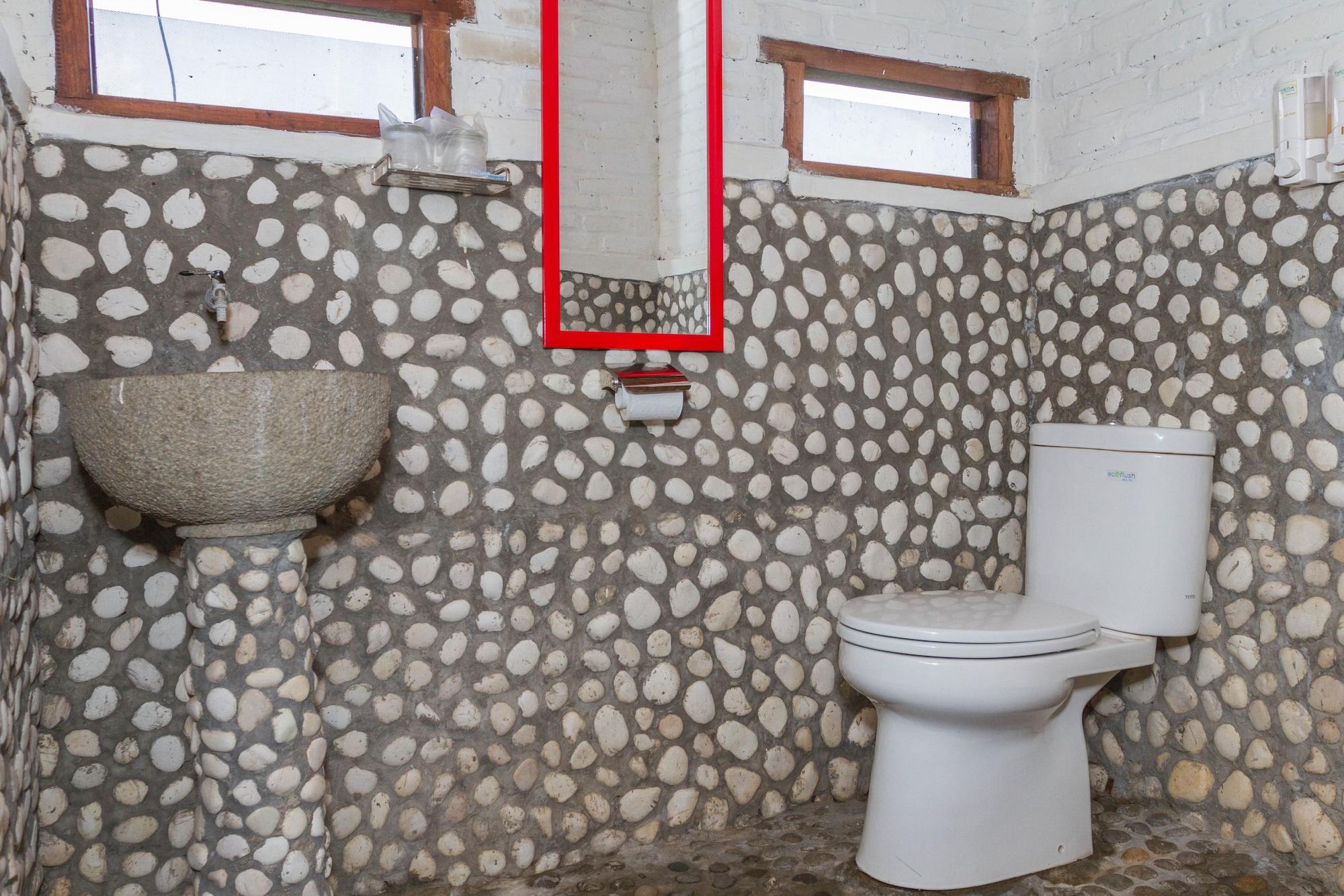 Equipamiento de Habitación RedDoorz near Kampung Gajah 2