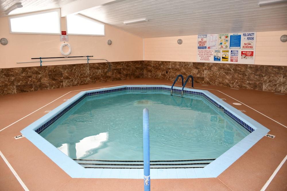 Vista Piscina Regency Inn & Suites