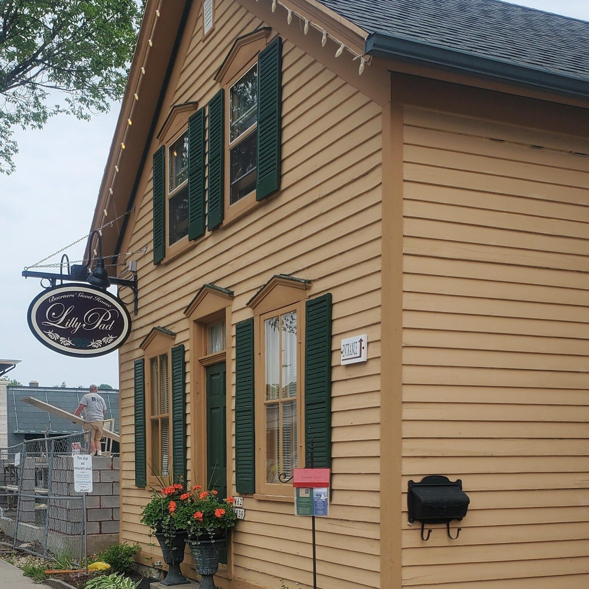 Vista Exterior Lilly Pad Boerners Guest house