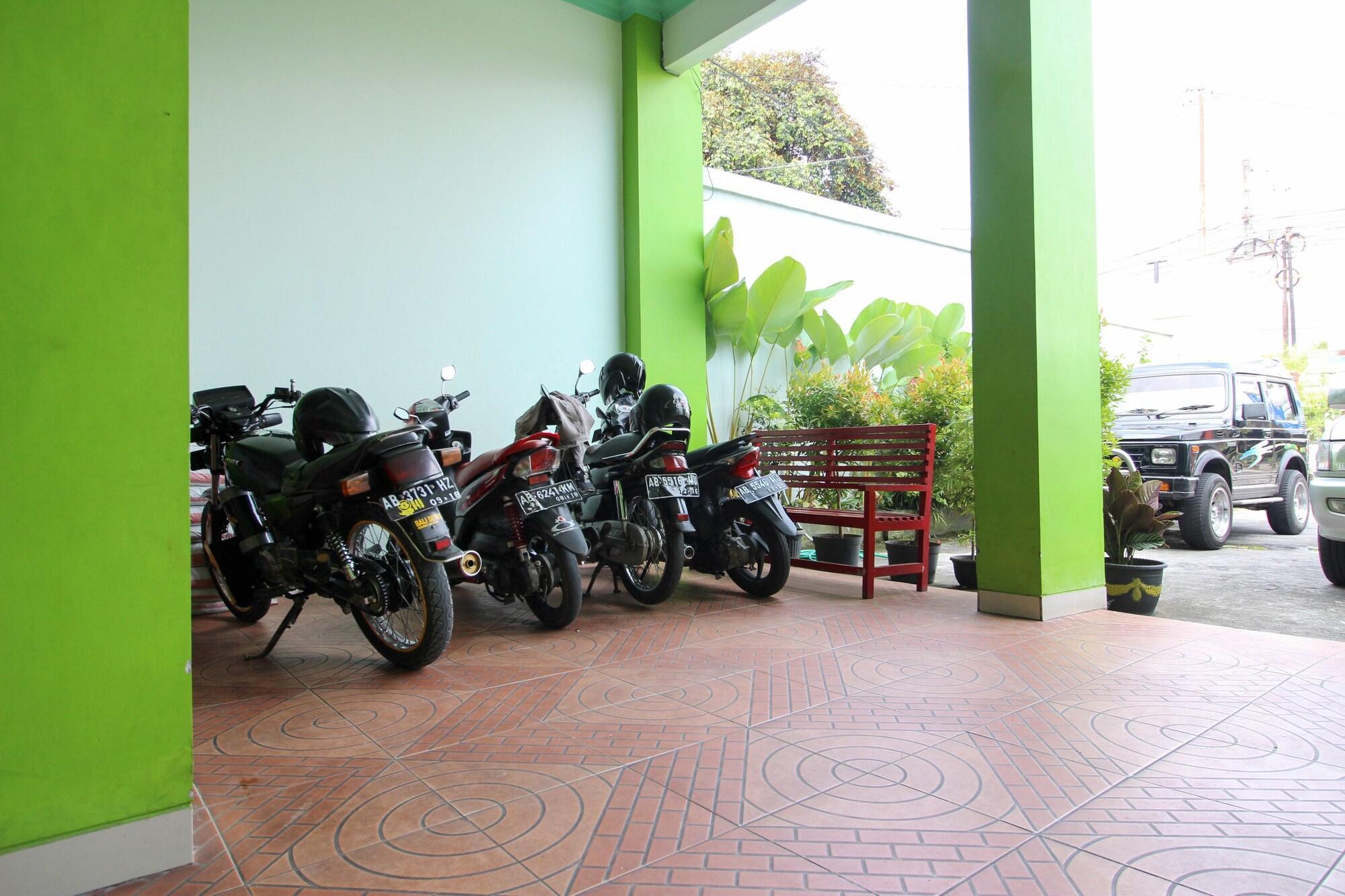 Vista Exterior RedDoorz Plus @ Timoho