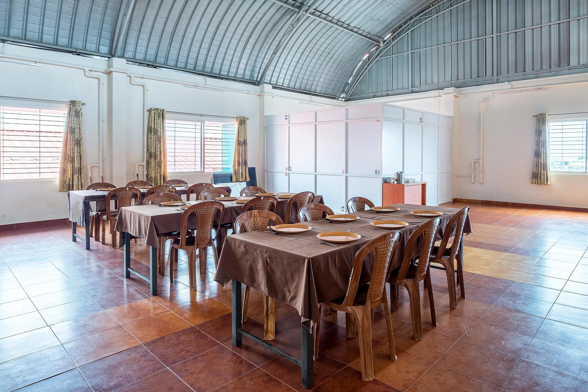 Restaurant Treebo Pappilon Palace - PVS Circle