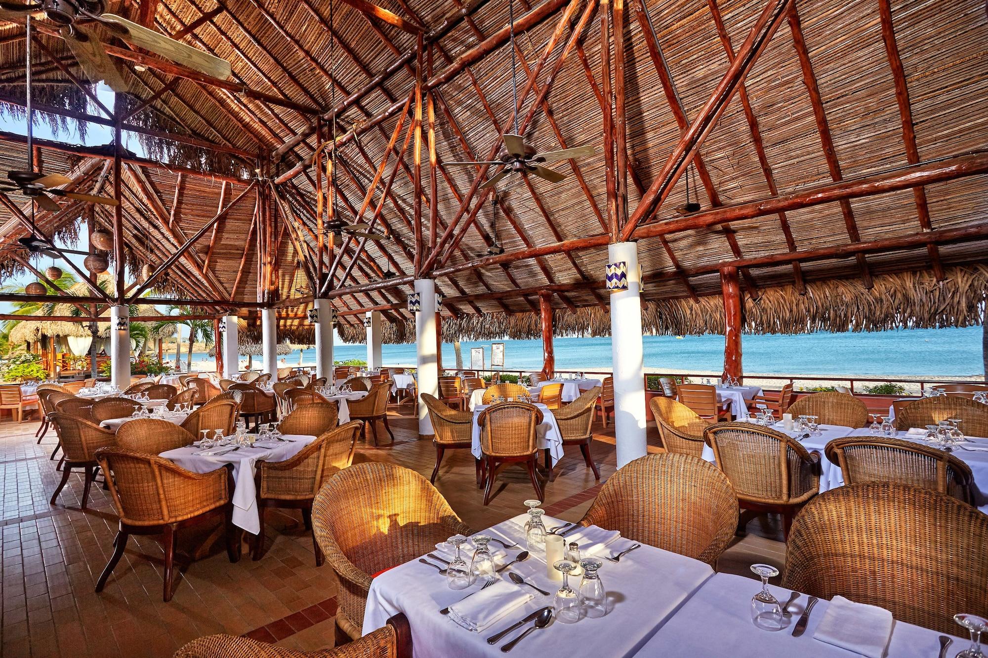 Restaurant Grand Decameron Panama, A Trademark All Inclusive Resort