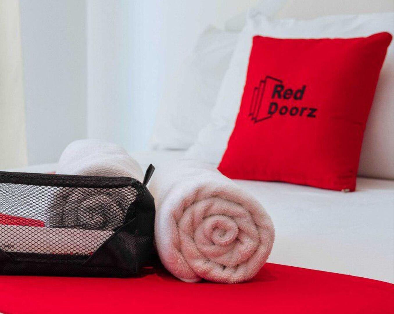 Set de Habitación RedDoorz Plus near Johnson and Johnson Paranaque