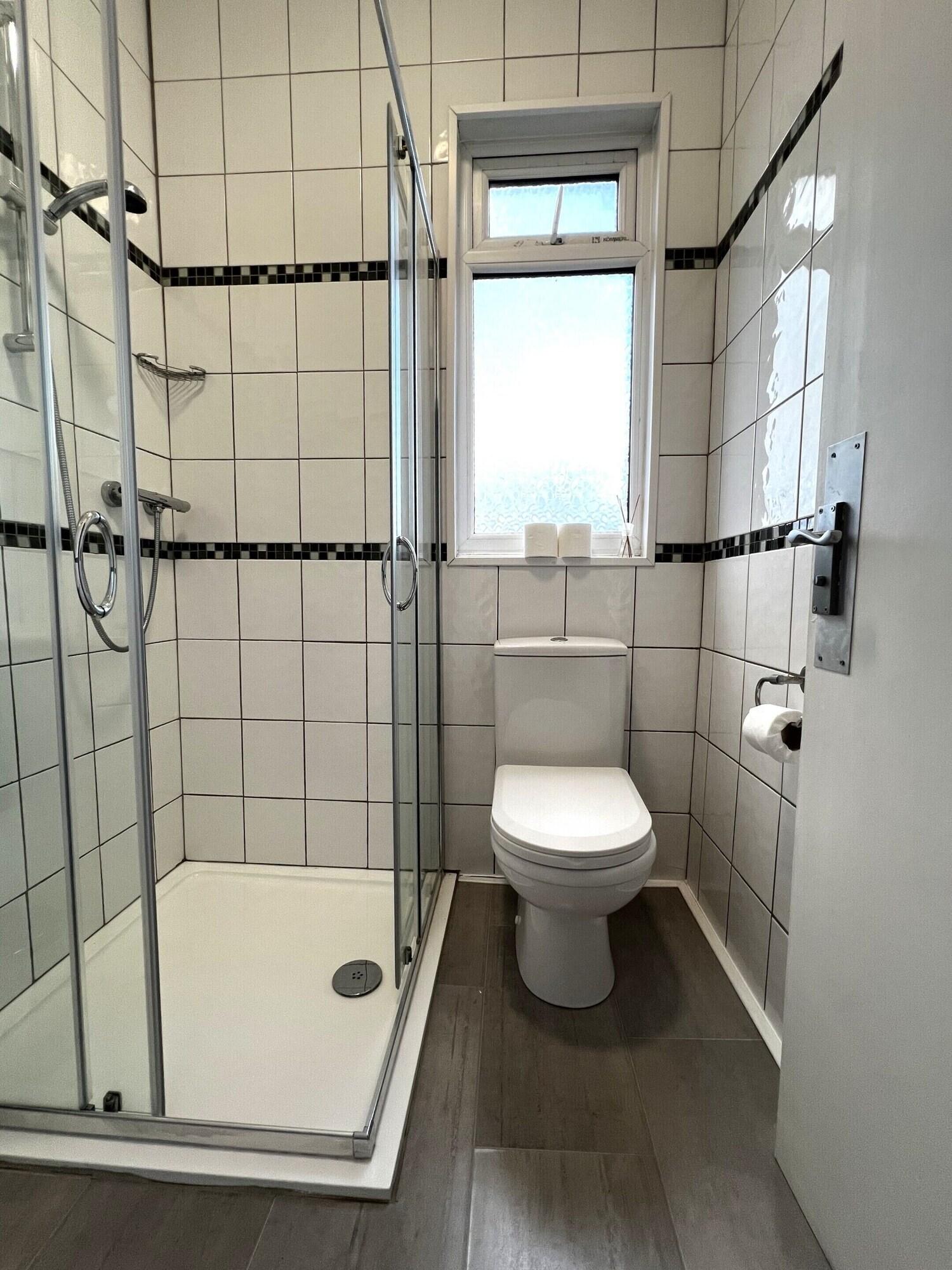 Varios Central Cove Guesthouse