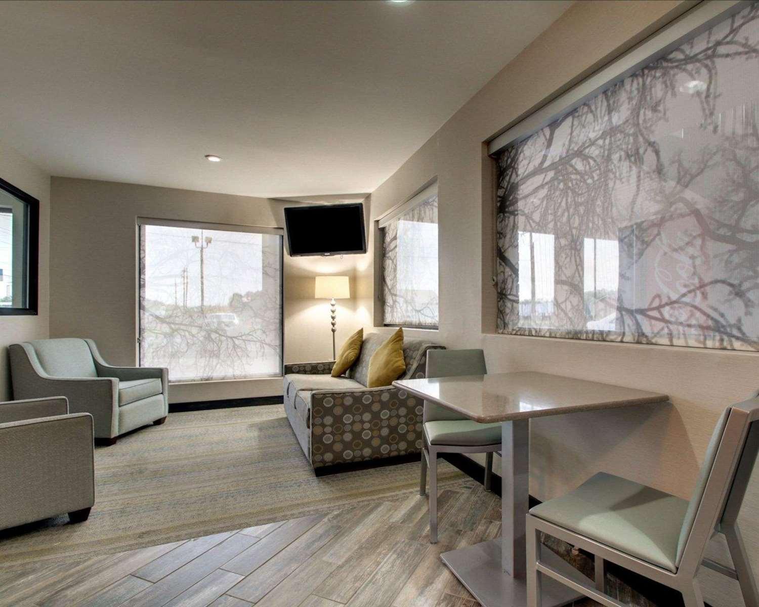 Restaurant Rodeway Inn & Suites
