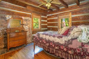 Alquiler Vacacional - Country Cabin with Creek Frontage, High Speed Internet, and Electric Car Charger