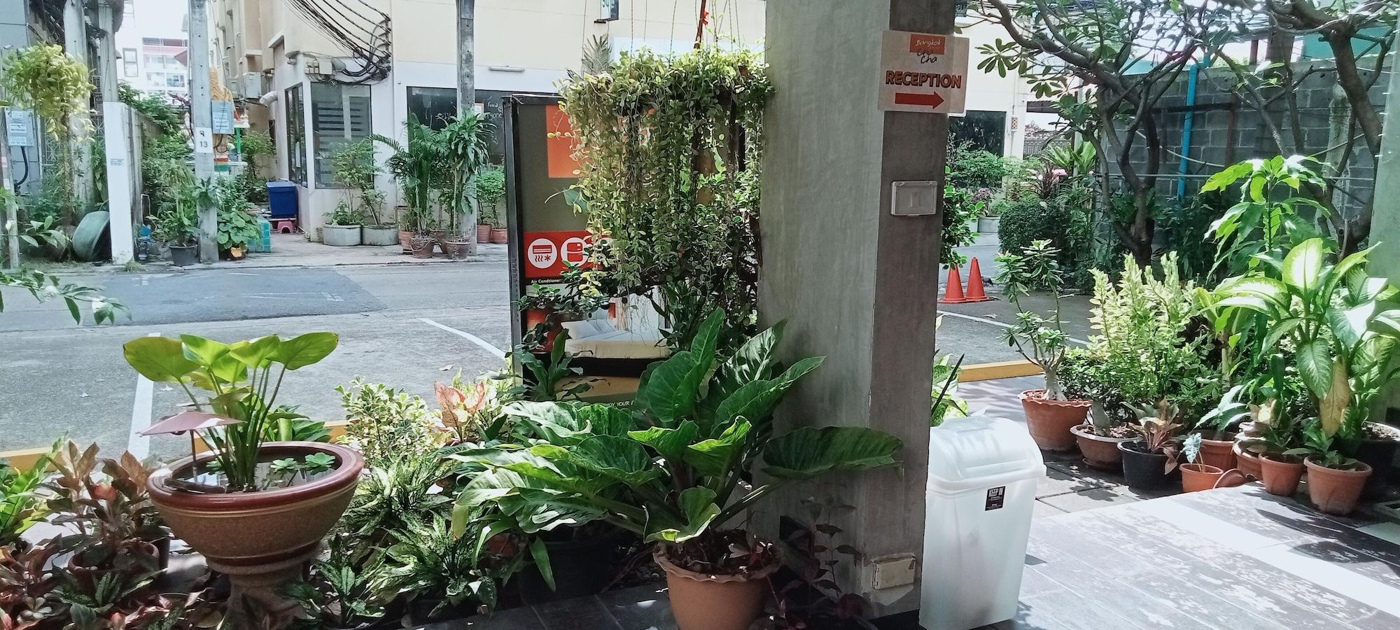 Vista Exterior Collection O The Bangkok Cha Cha Suite