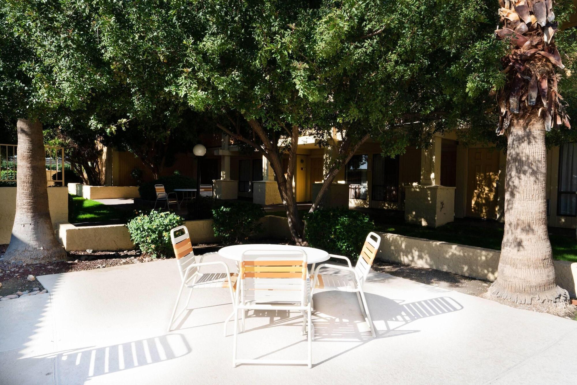 Comodidades del Alojamiento Travelodge by Wyndham Phoenix North