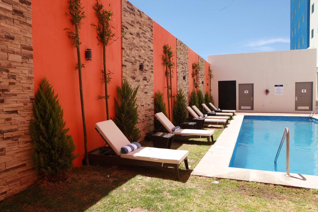 Vista Piscina Hampton Inn & Suites by Hilton Aguascalientes Airport