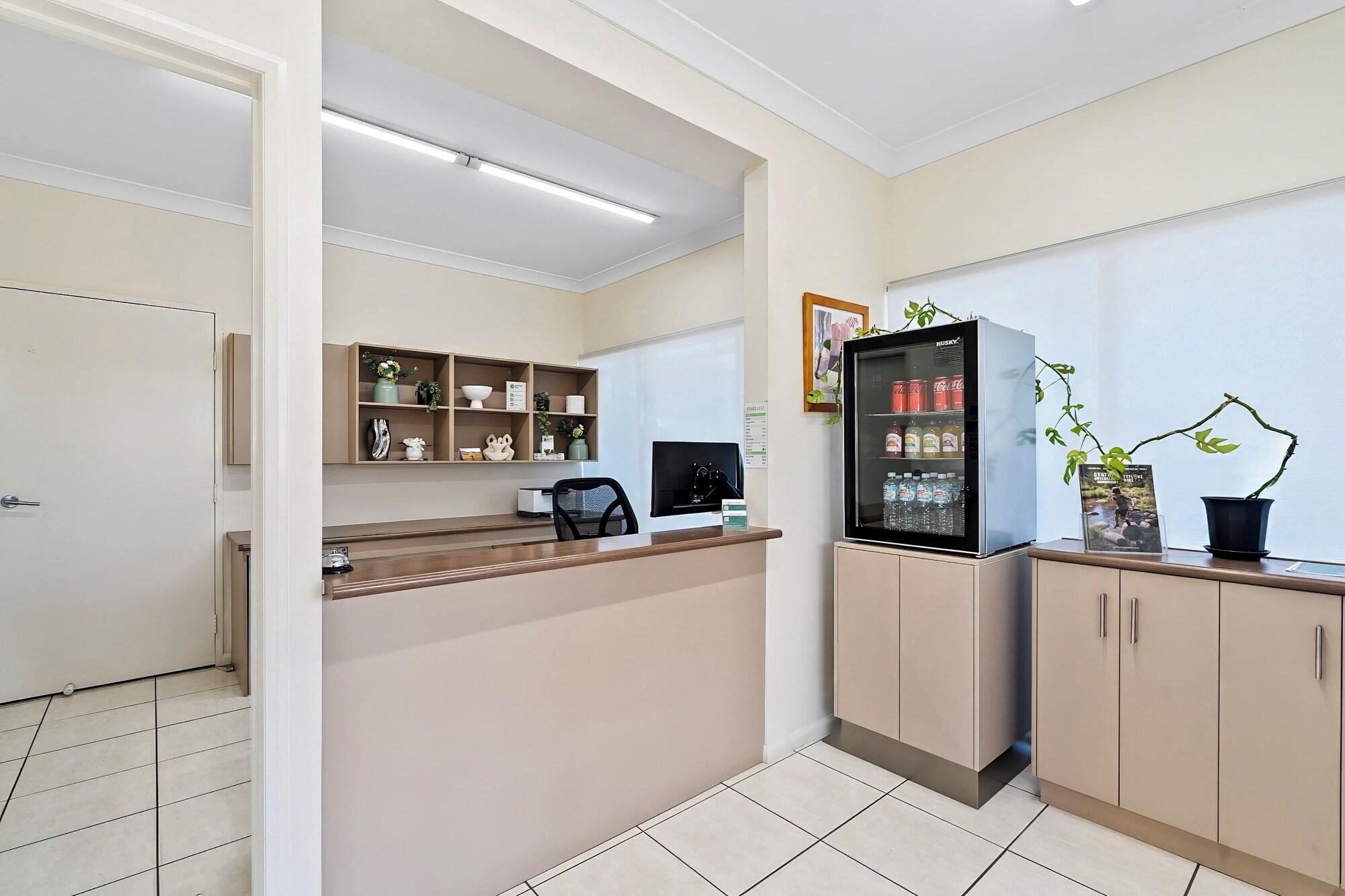 Vista Lobby Emerald Inn by Travellers