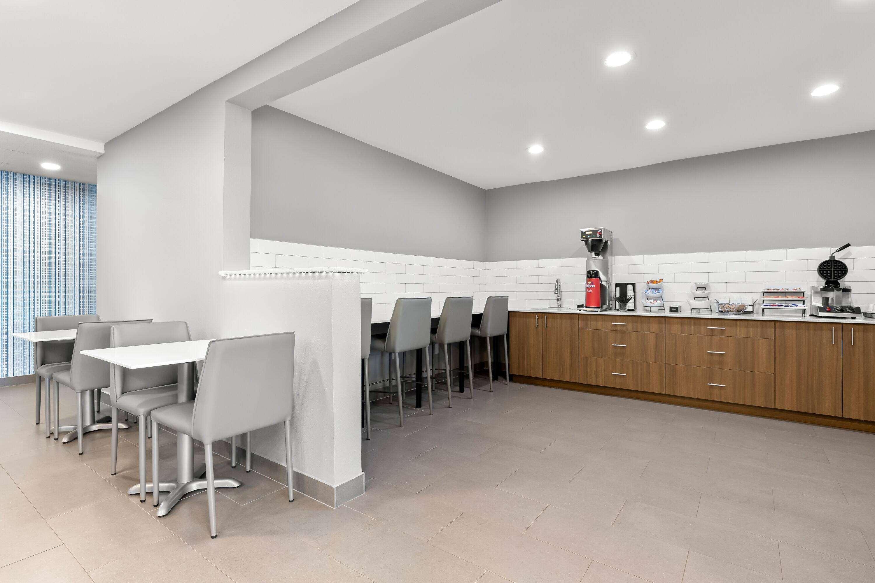 Restaurant Microtel Inn & Suites By Wyndham Tulsa East