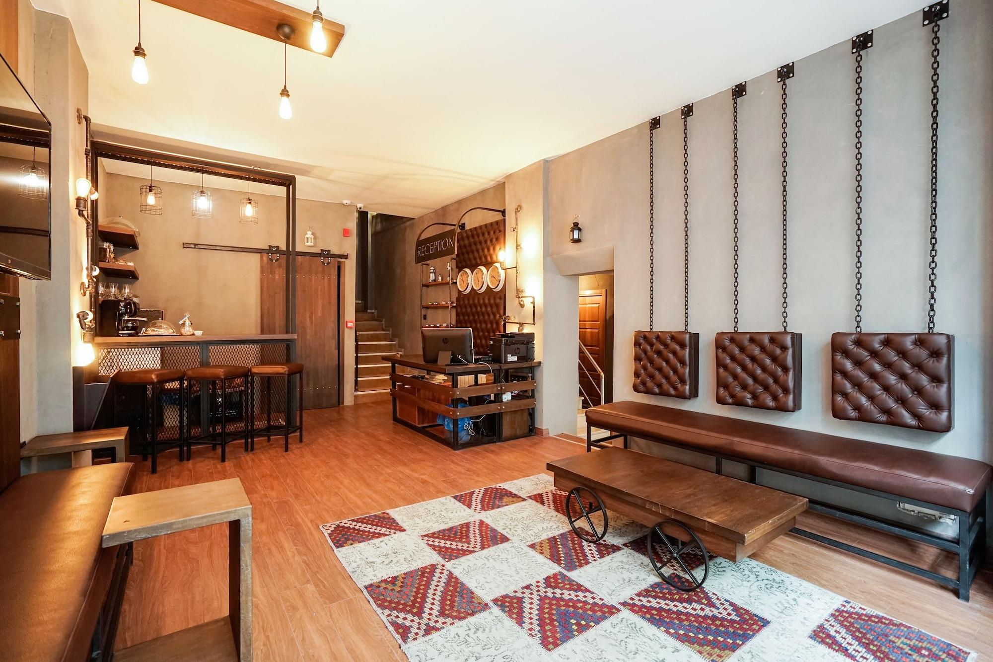 Vista Lobby Cube Suites