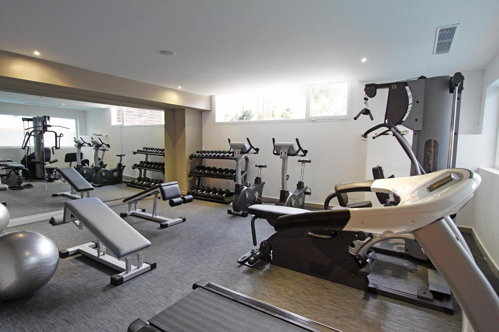 Gimnasio BG Hotel Java