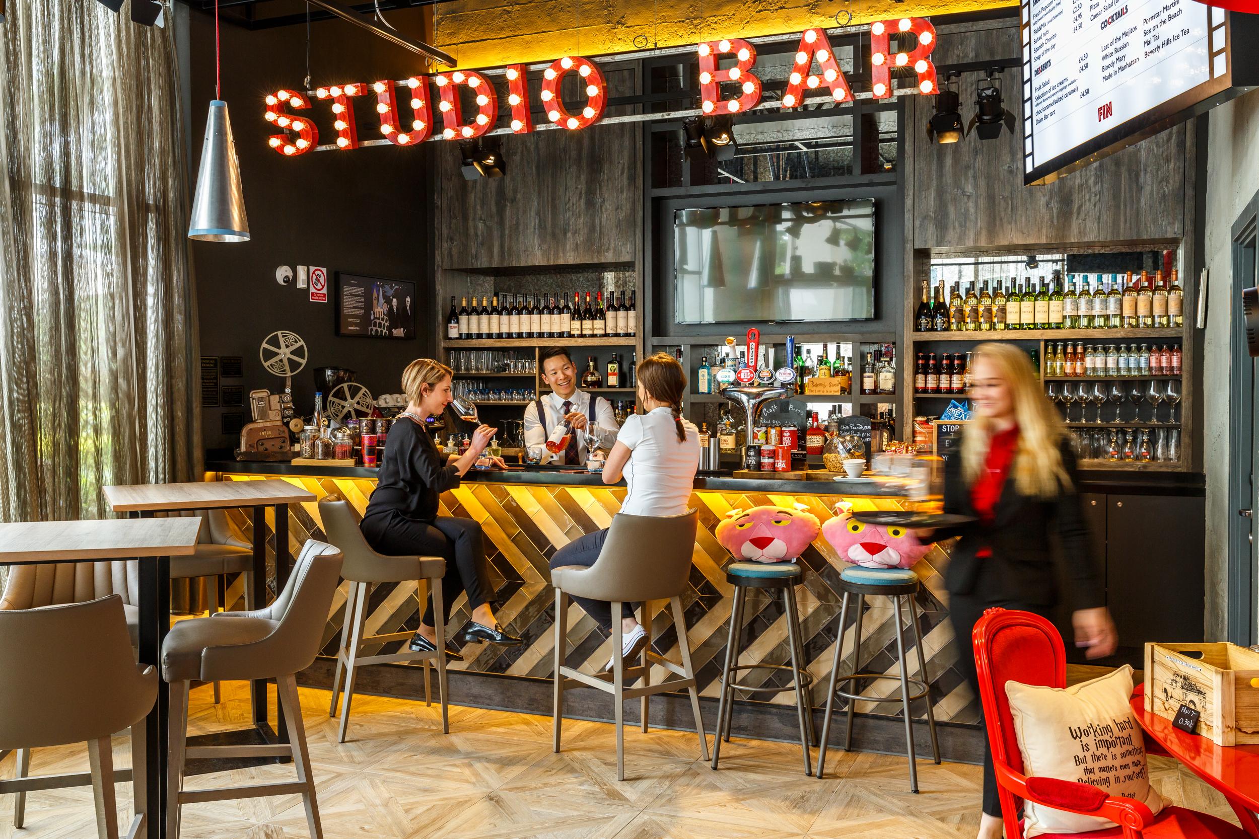 Vista Lobby ibis Styles London Ealing