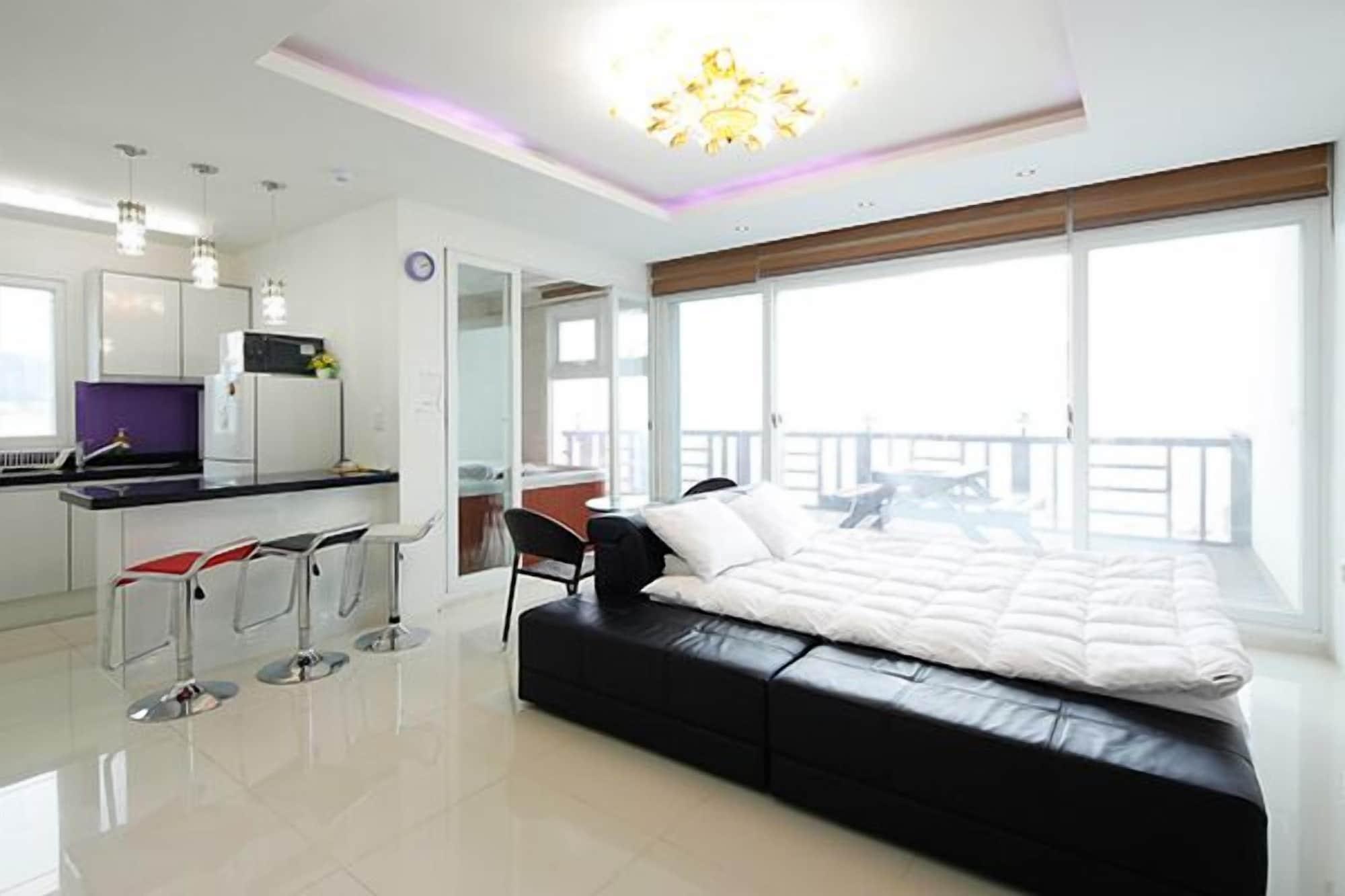Varios Pohang Sea Shore Pension