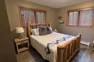Alquiler Vacacional - Pet-Friendly Riverfront Cabin on 5 Acres with Fast Wi-Fi in Central U.P..