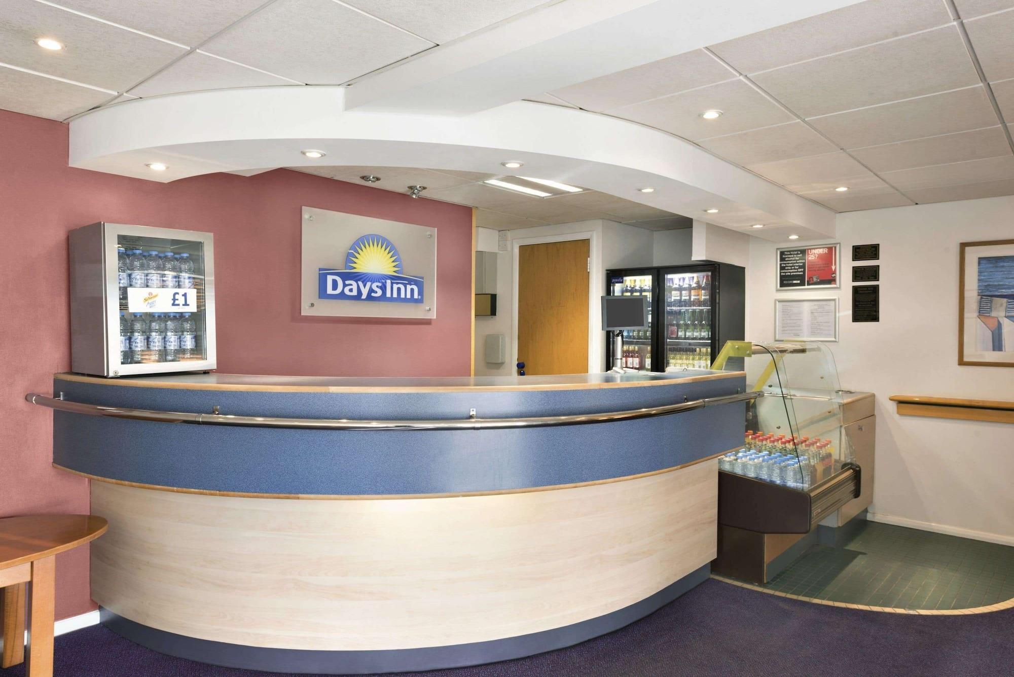 Vista Lobby Days Inn by Wyndham Membury M4