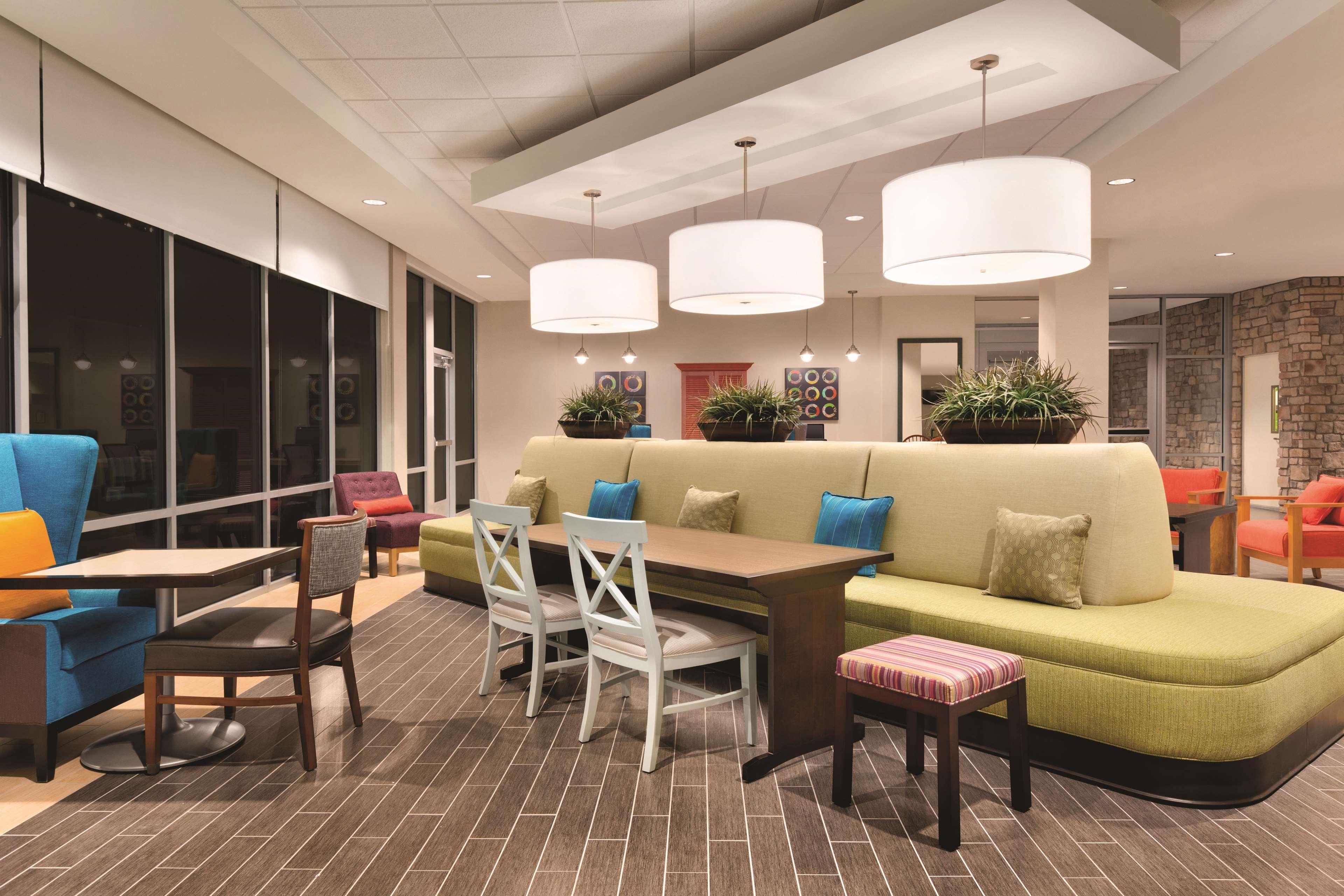 Vista Lobby Home2 Suites by Hilton Phoenix/Tempe