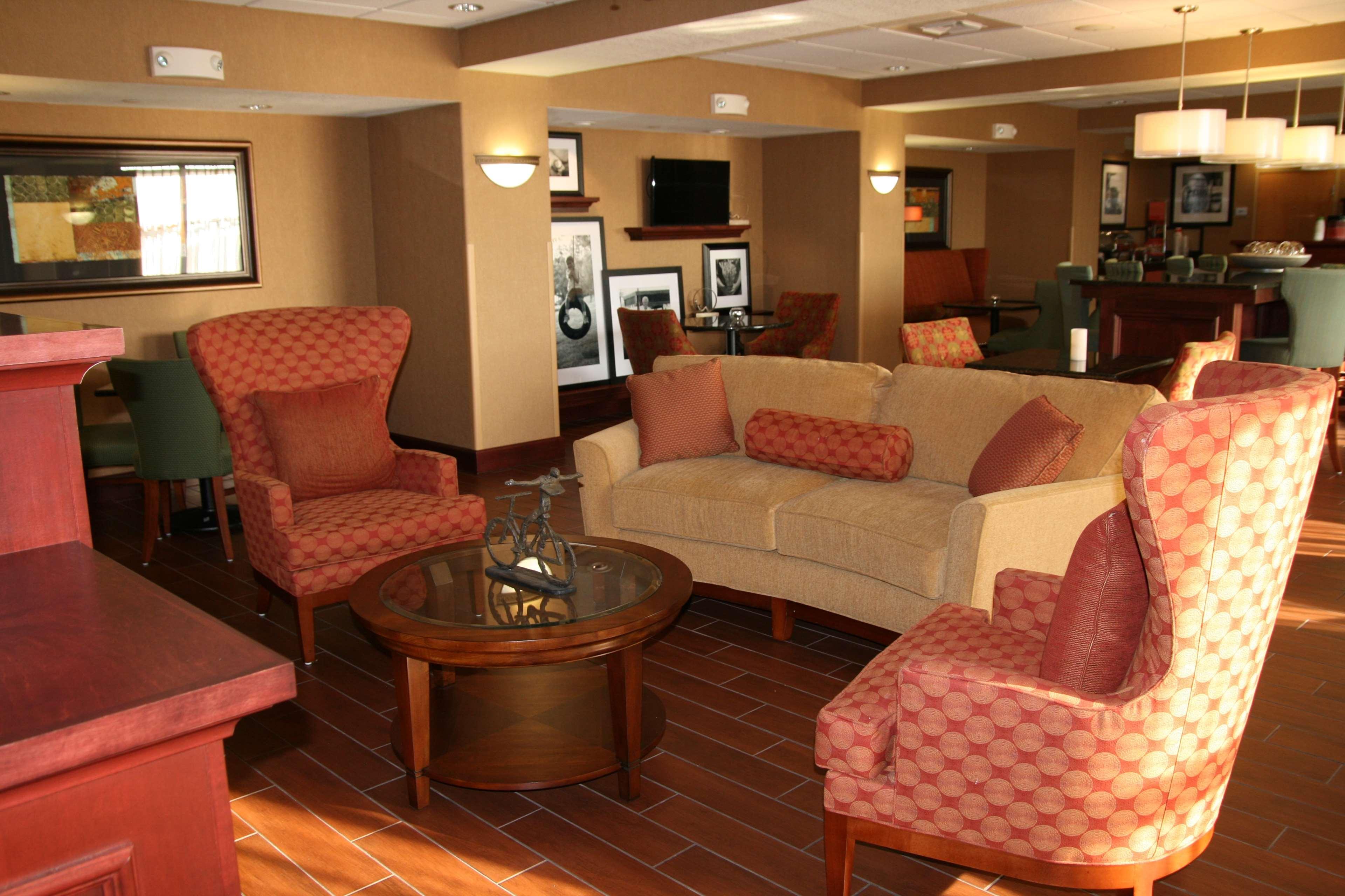 Vista Lobby Hampton Inn Hays-North of I-70