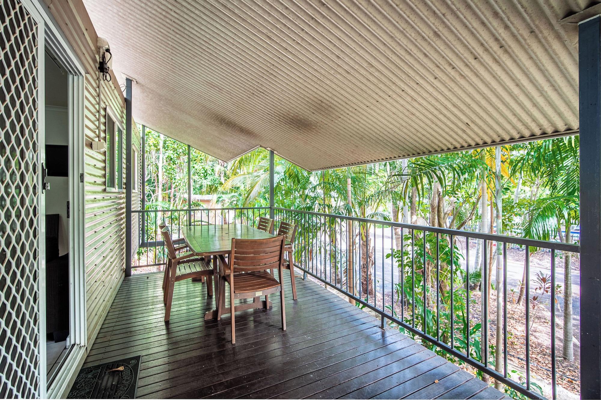 Vista Exterior Hidden Valley Holiday Park