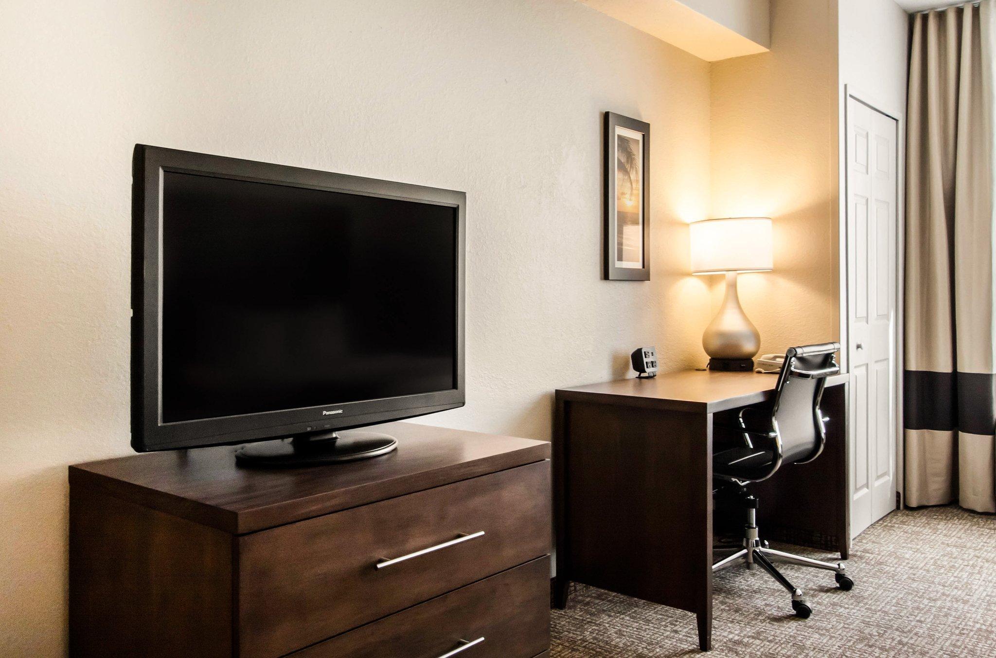 Hotel Comfort Suites Maingate East
