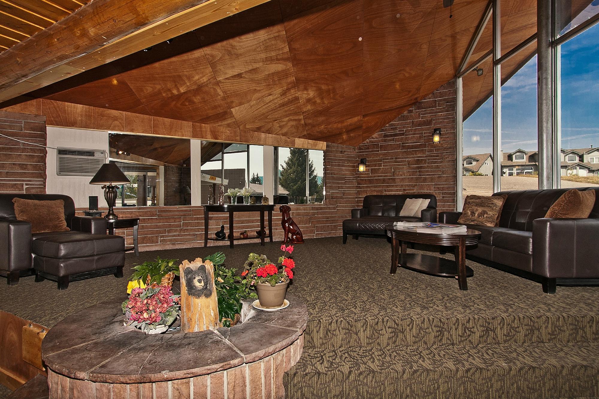 Vista Lobby Coyote Mountain Lodge