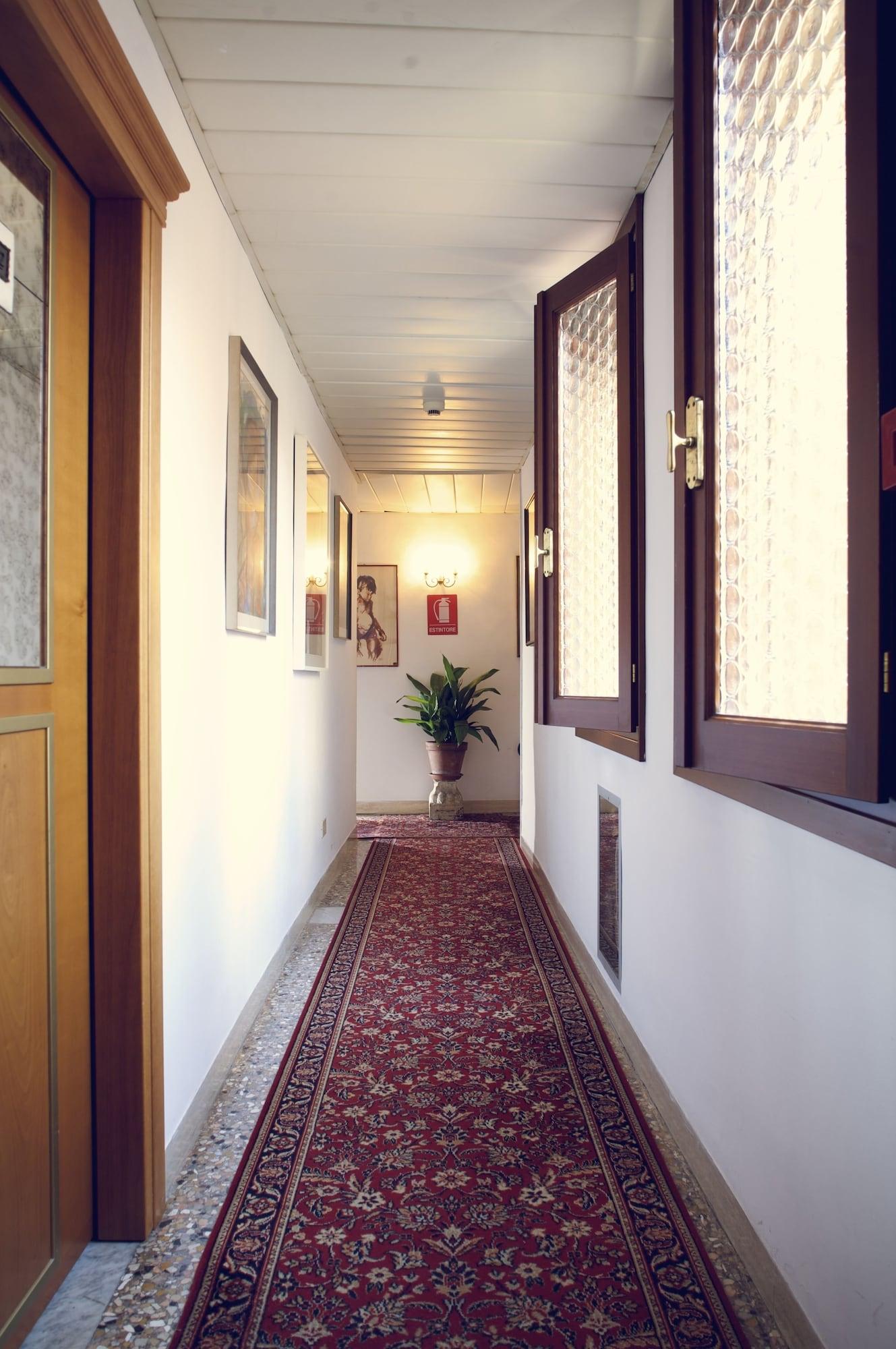 Varios Hotel Serenissima