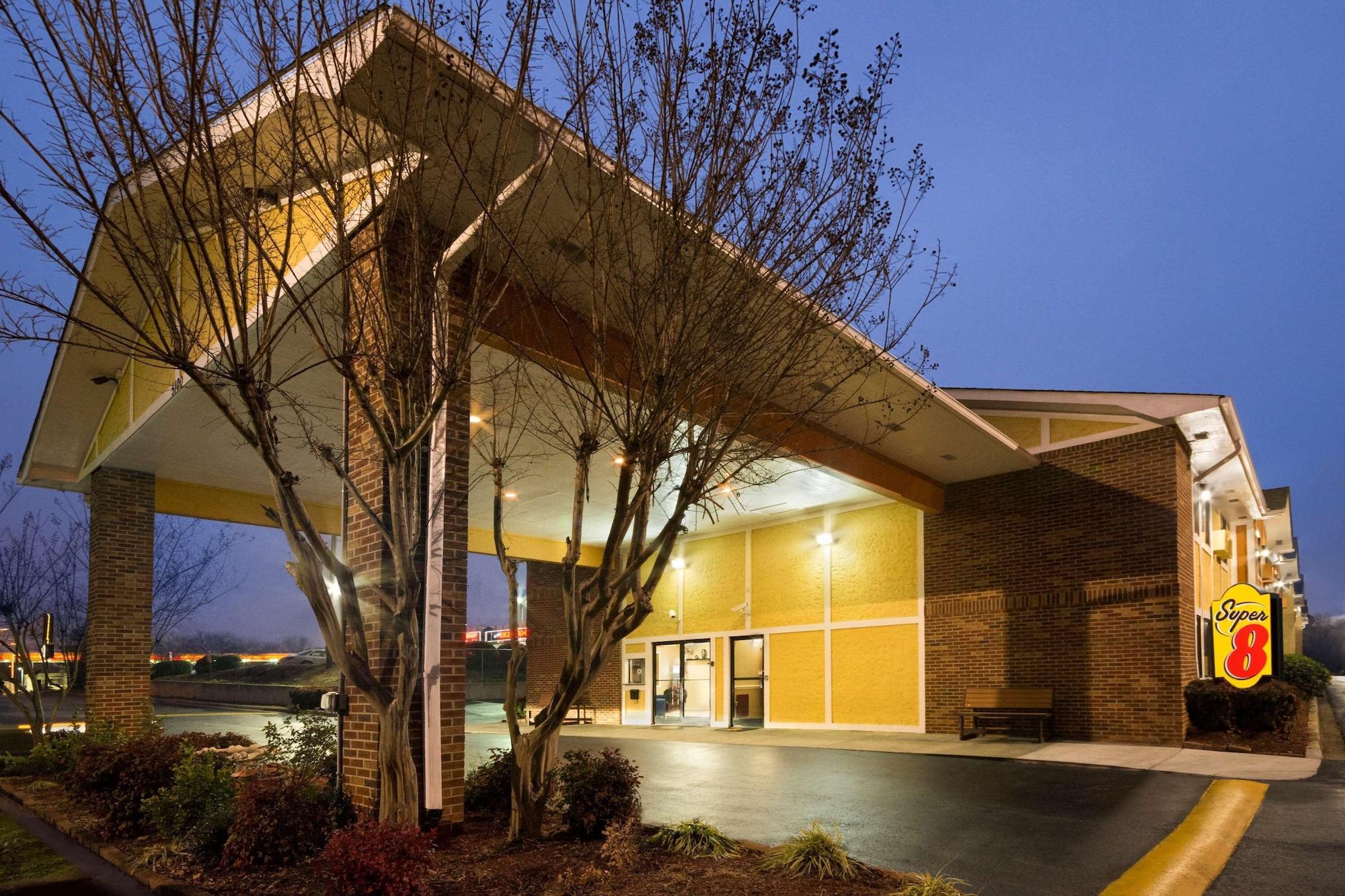 Vista Exterior Super 8 by Wyndham Charlotte University