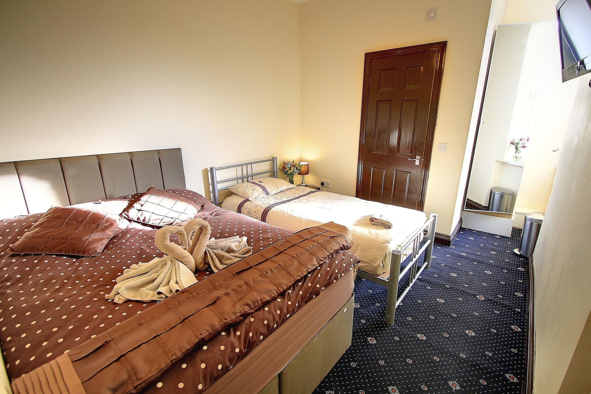 Varios Beaconsfield Hotel