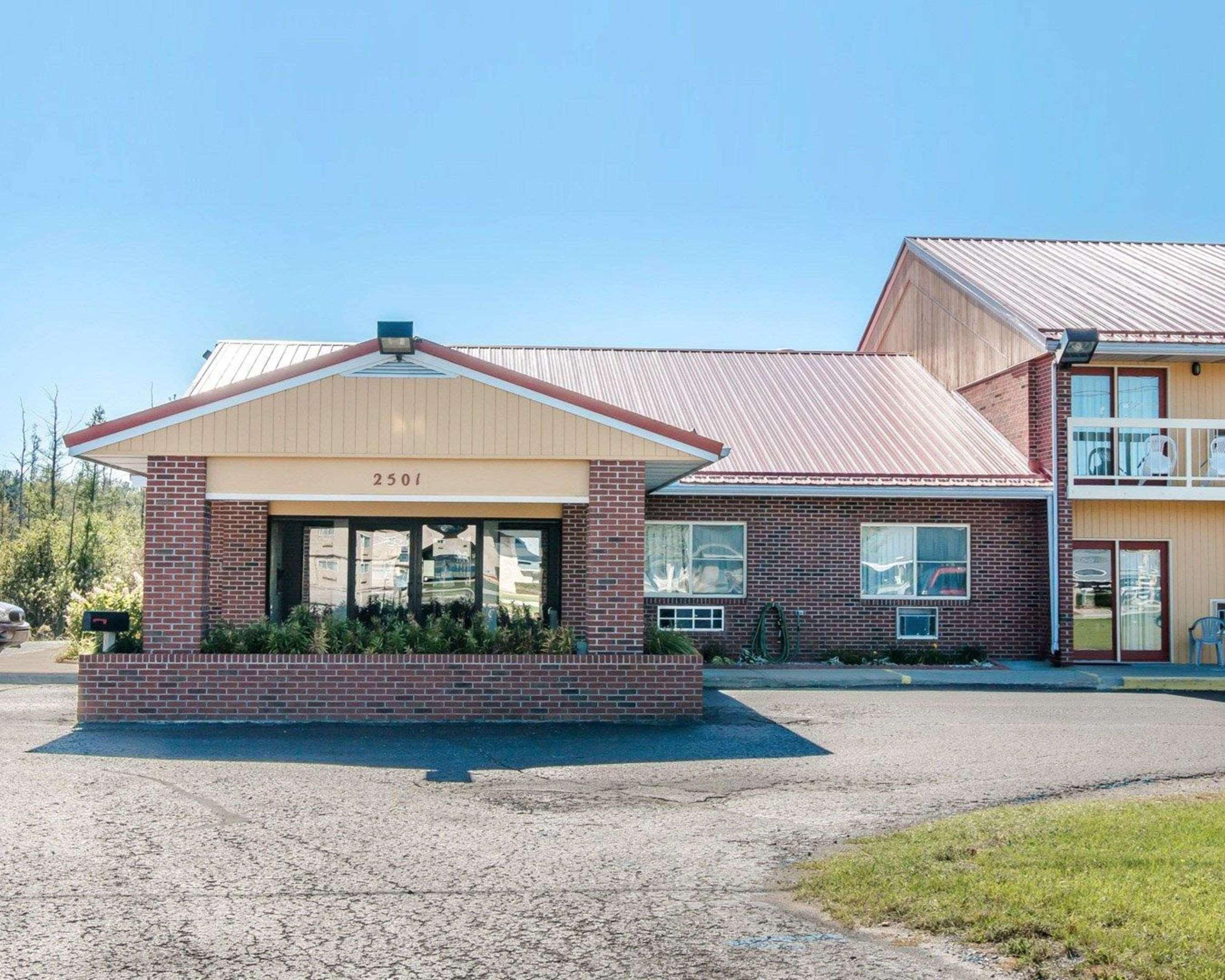 Vista Exterior Econo Lodge Cadillac