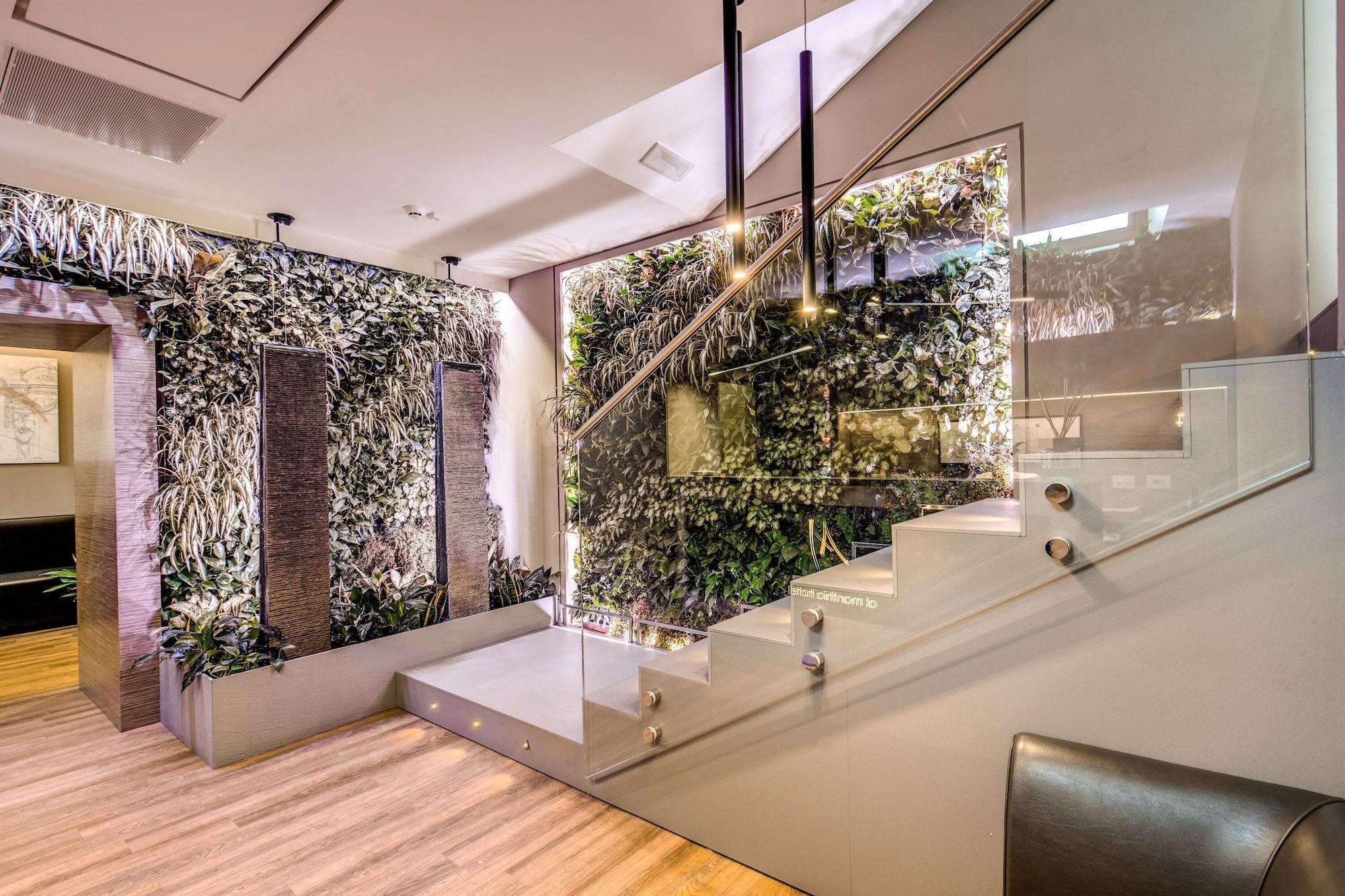 Varios Al Manthia Hotel