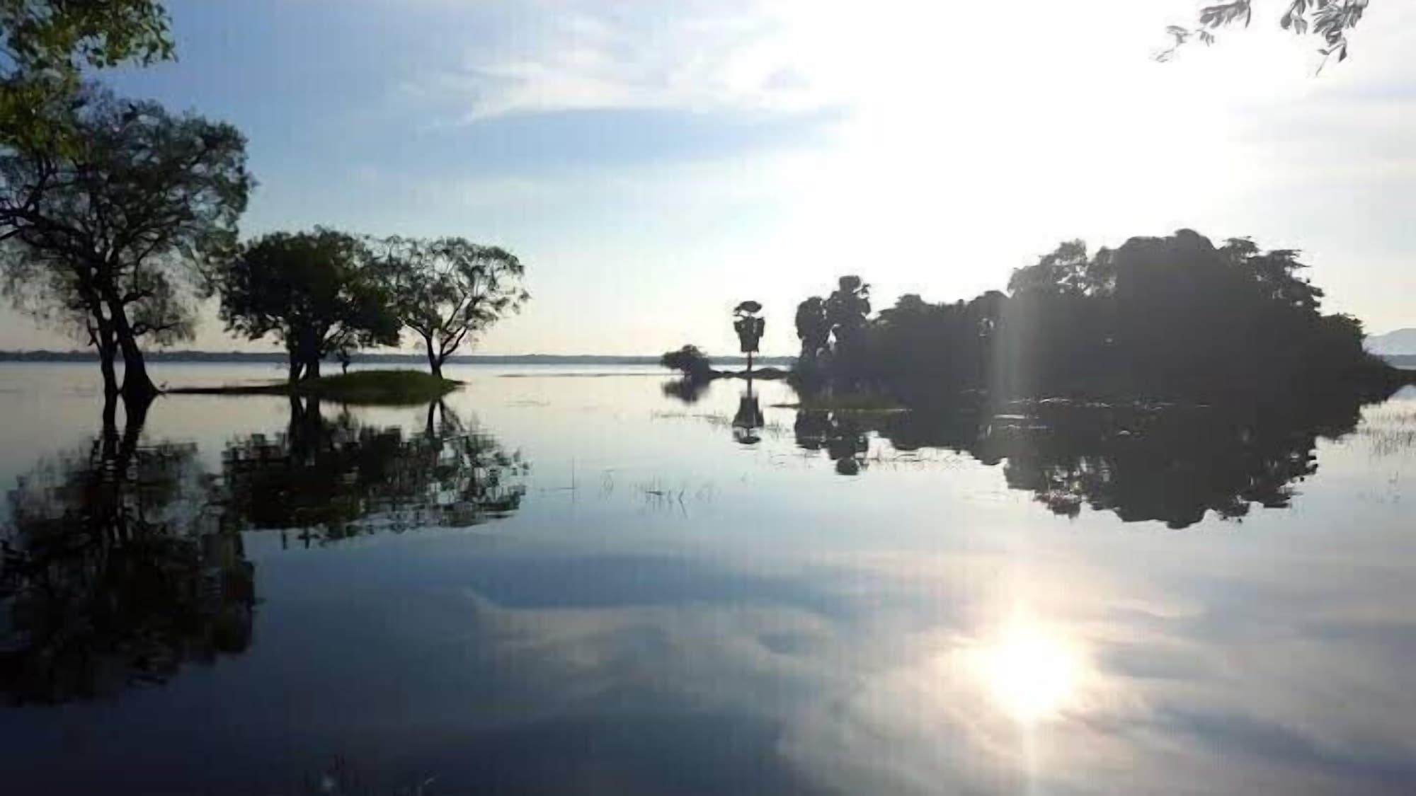 Varios Hotel Lakeside