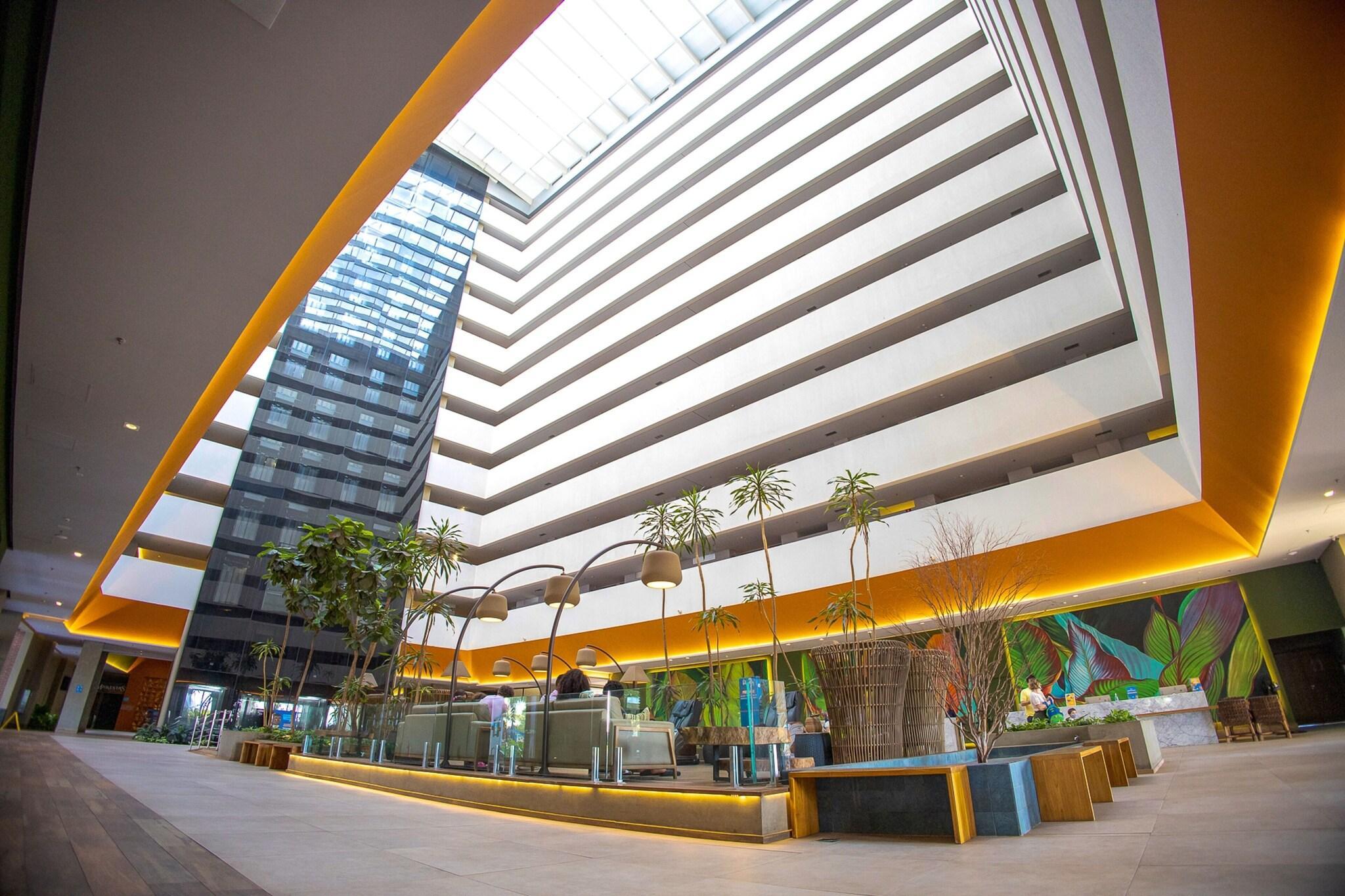 Vista Lobby Hot Beach Resort