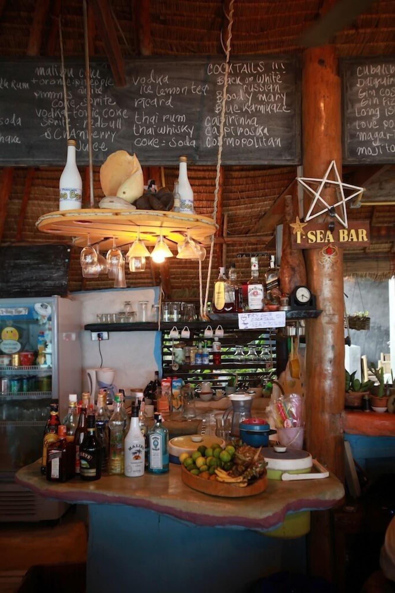Bar/Salón Thongtapan Resort
