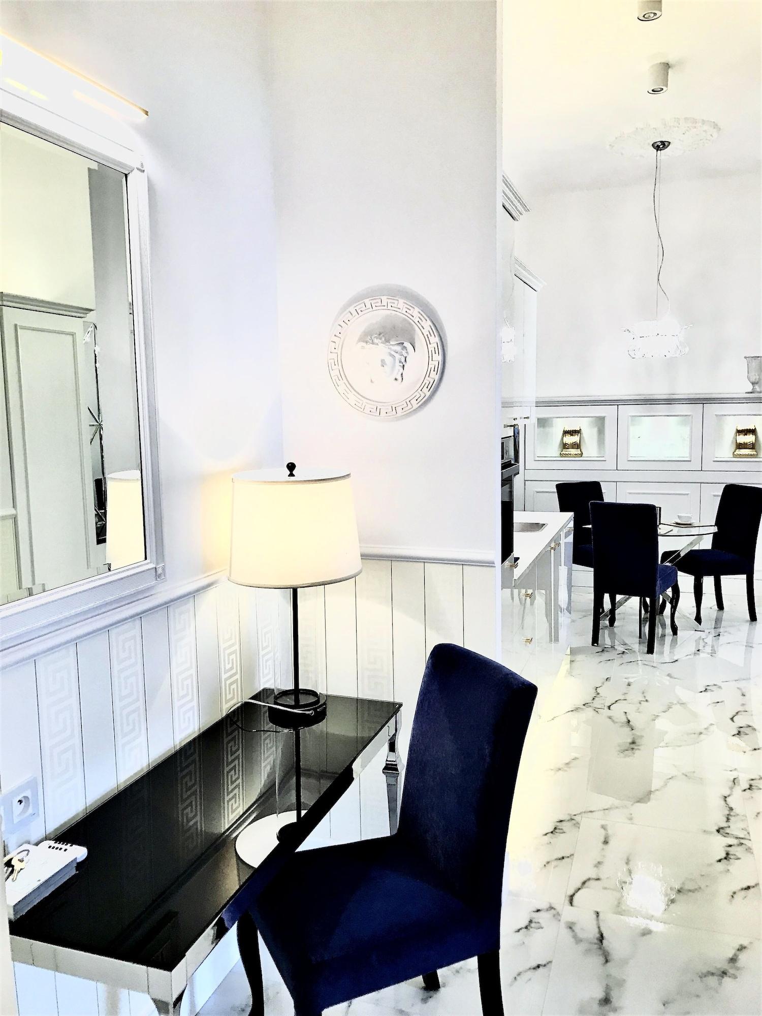 Vista Lobby MONDRIAN Luxury Suites UNESCO Old Town