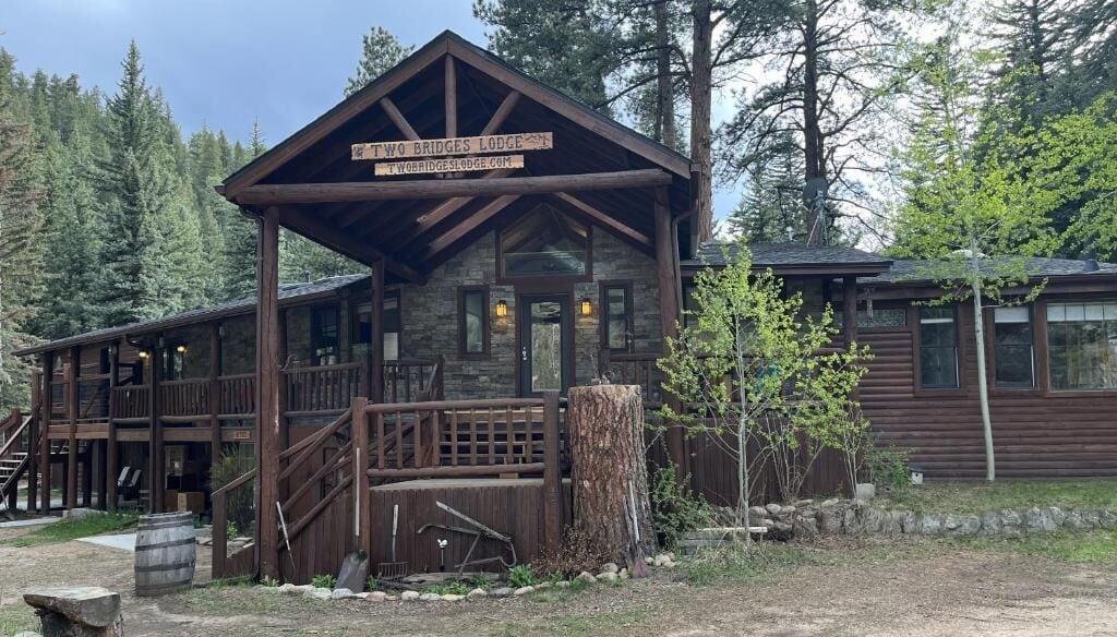 Vista Exterior Two Bridges Lodge