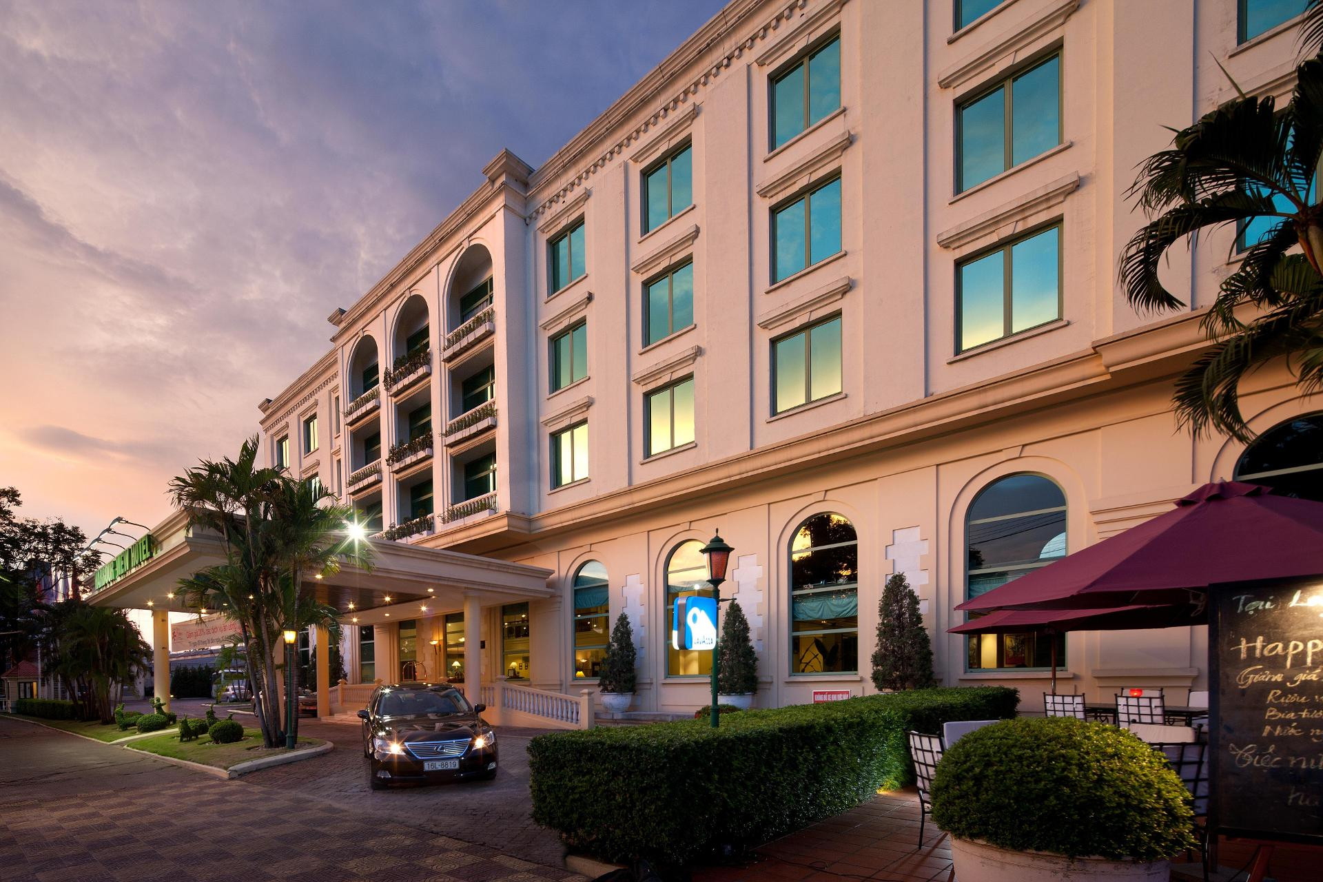 Vista Exterior Avani Hai Phong Harbour View Hotel