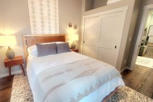 Alquiler Vacacional - Downtown Whitefish awaits you at Central Ave Suite, Modern luxury.