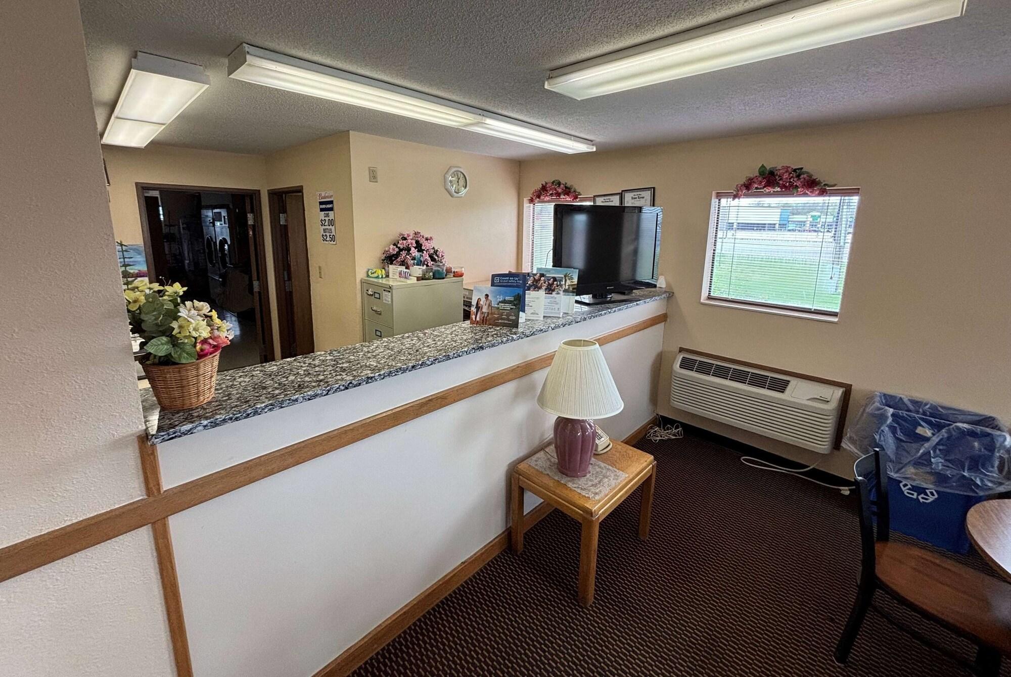 Vista Lobby Super 8 by Wyndham Du Quoin