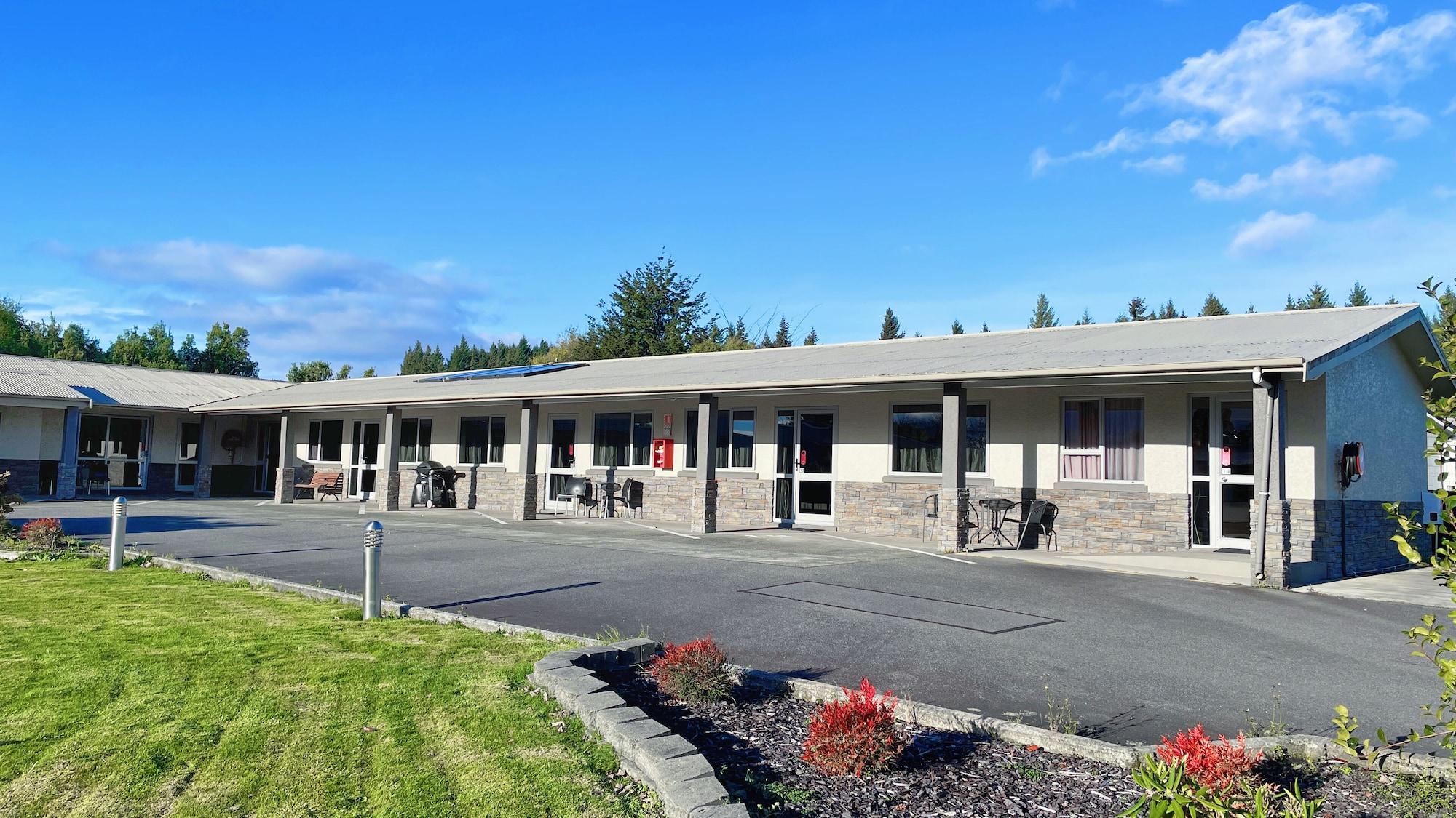 Vista Exterior Anchorage Motel Apartments