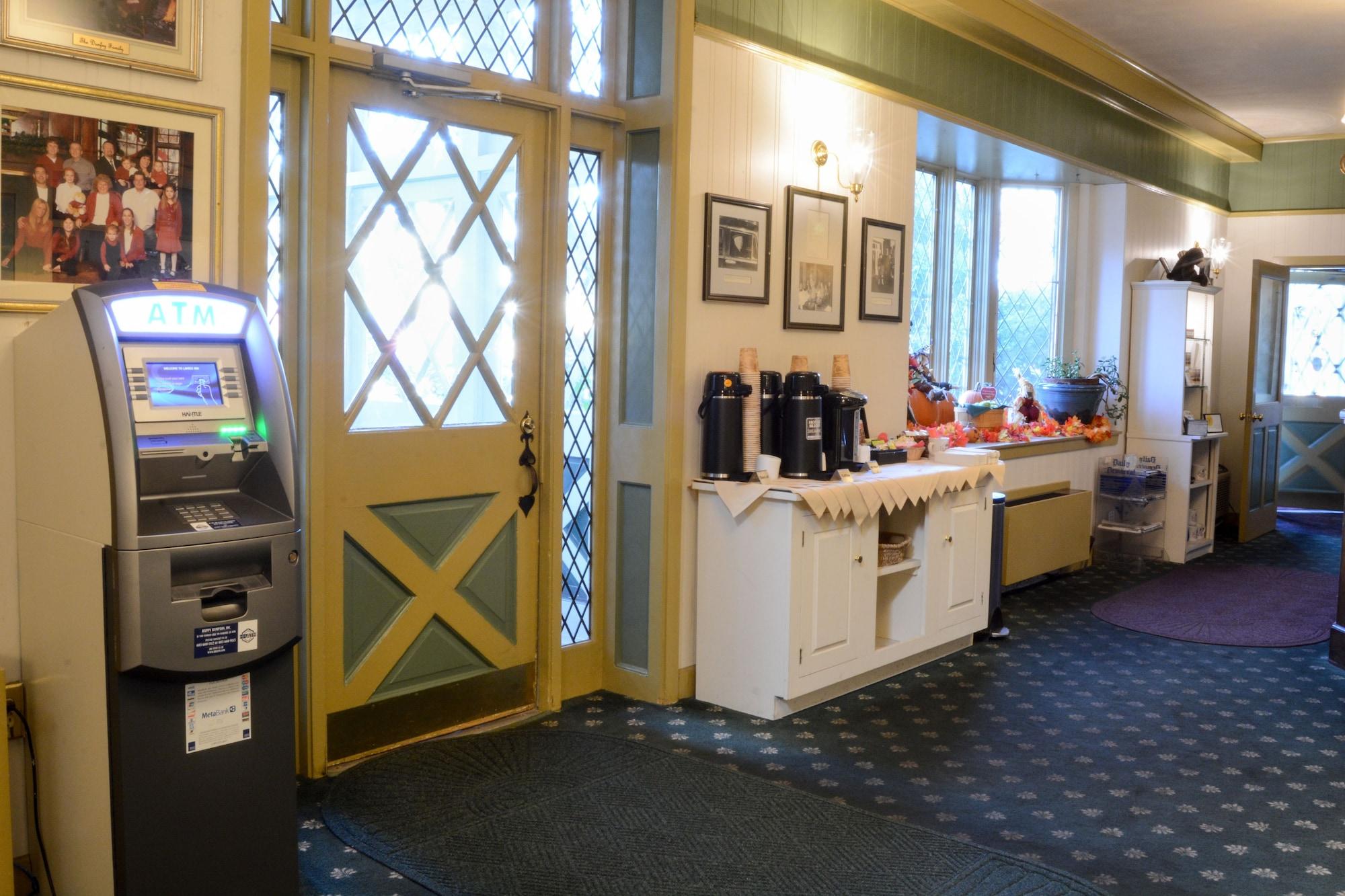 Vista Lobby Lamie's Inn and The Old Salt Restaurant