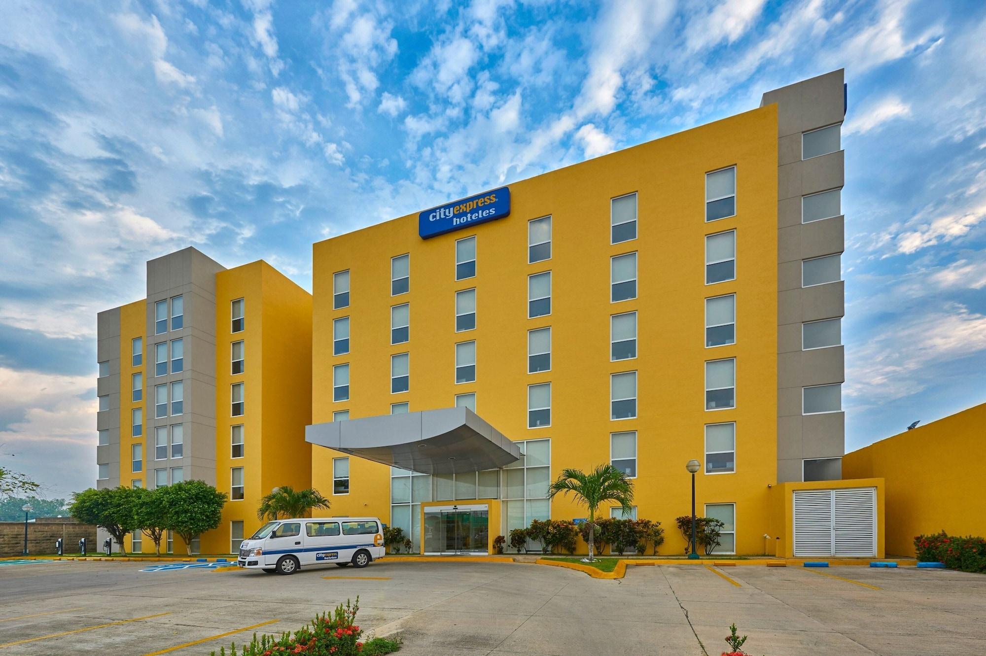 Vista Exterior City Express by Marriott Minatitlan